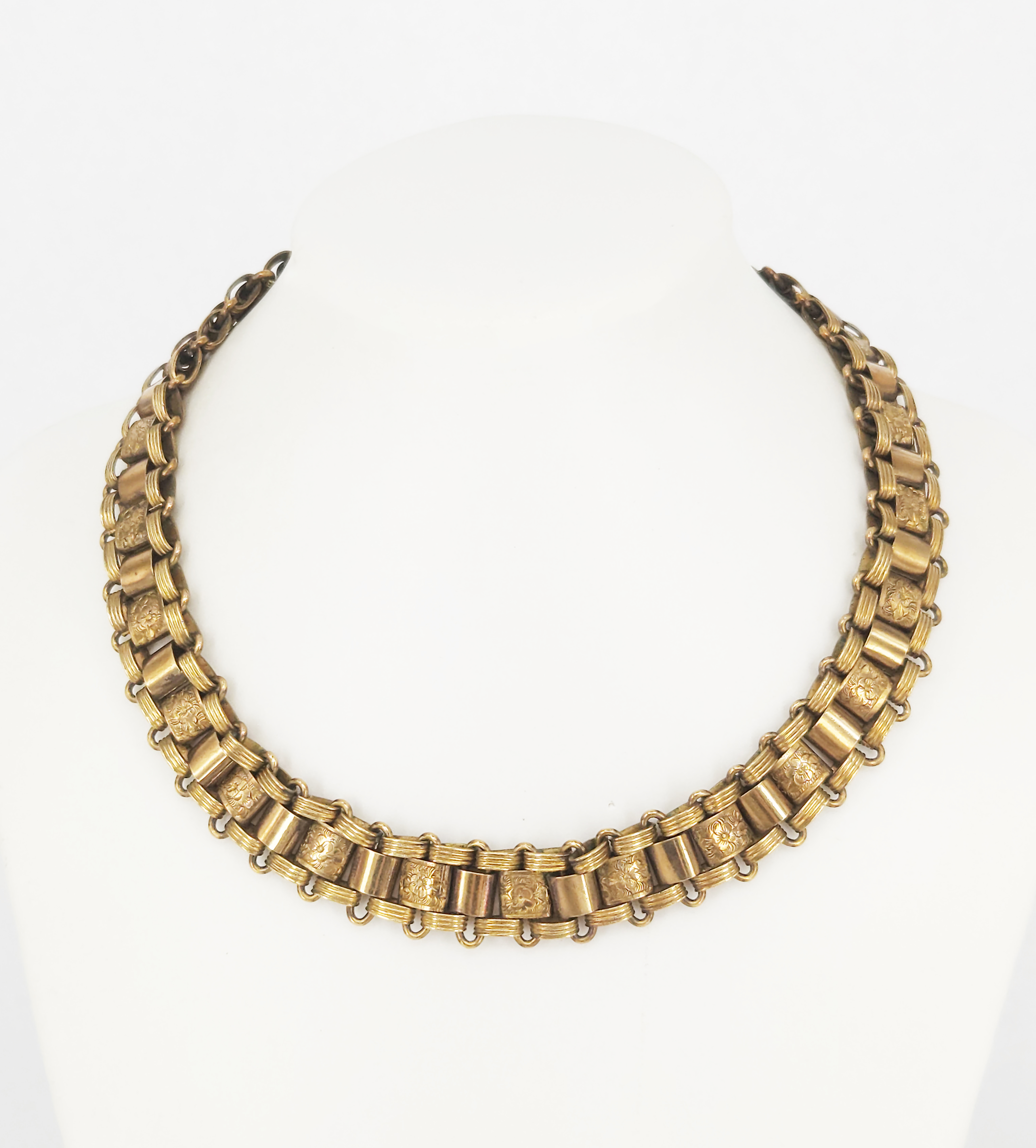 204 · A VICTORIAN PINCHBECK DAY-AND-NIGHT BOOKCHAIN