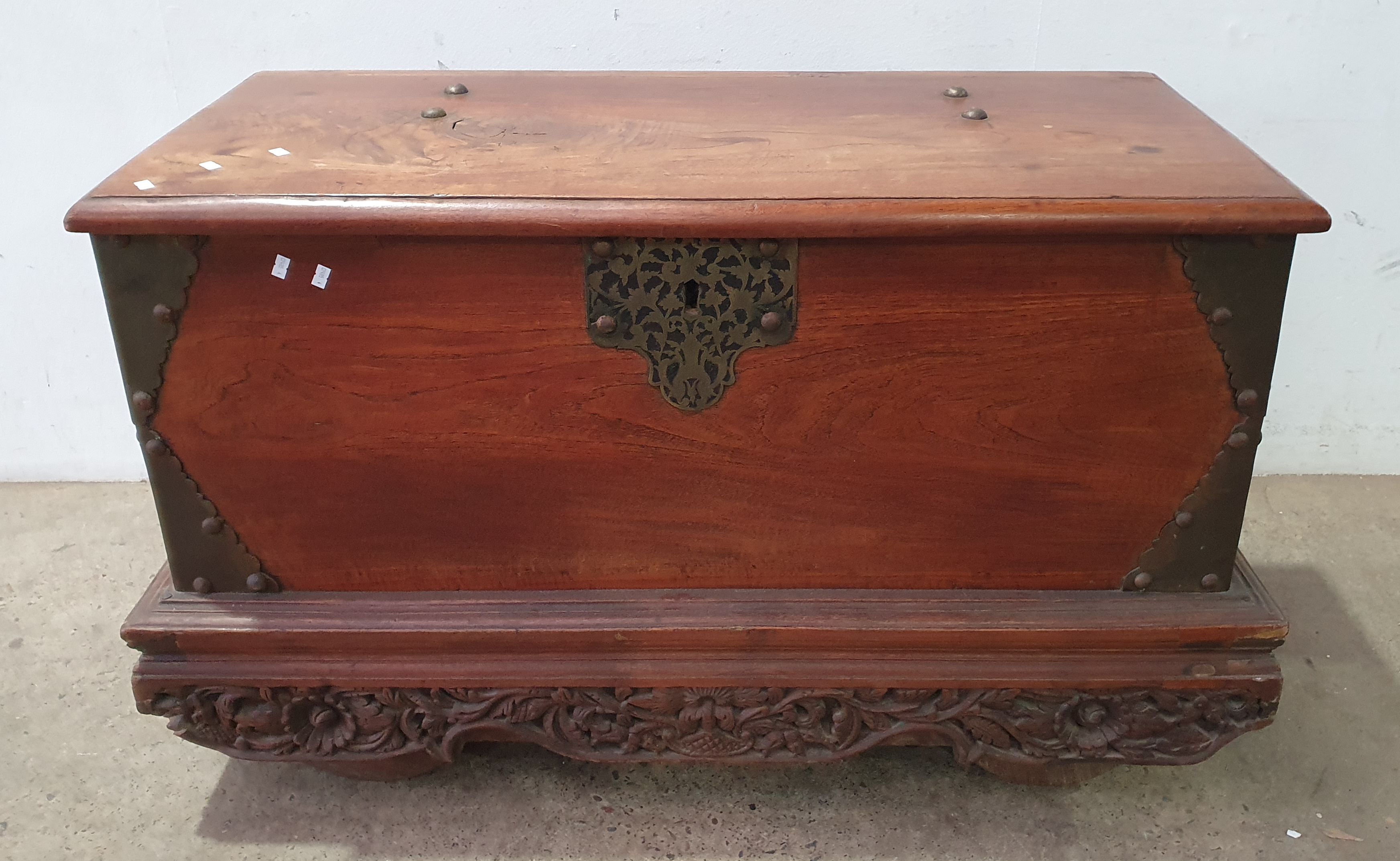 2035 · A LARGE ANGLO INDIAN DOWRY TRUNK