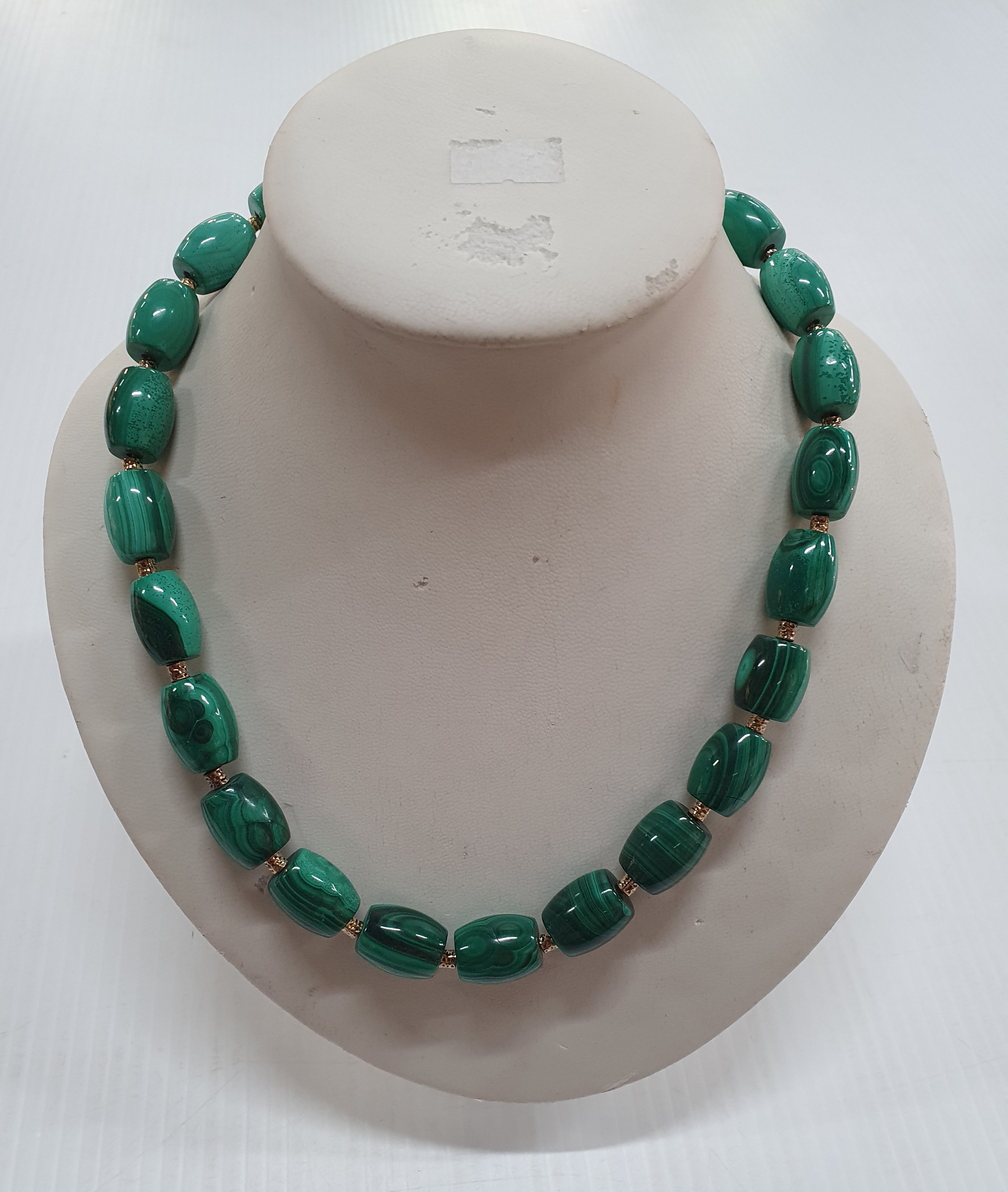 315A · A THICK MALACHITE BEAD NECKLACE