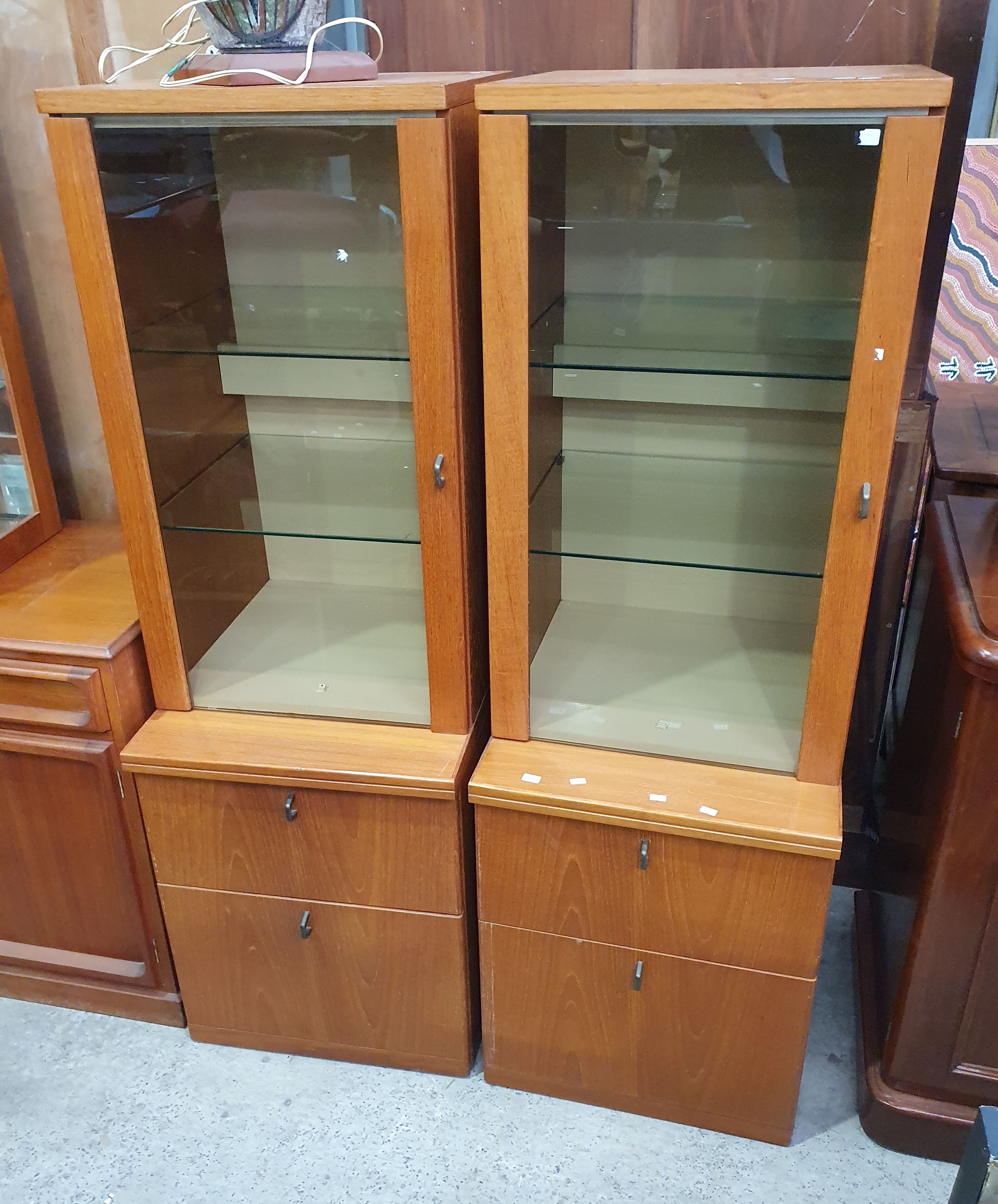2098 · A PAIR OF CABINETS