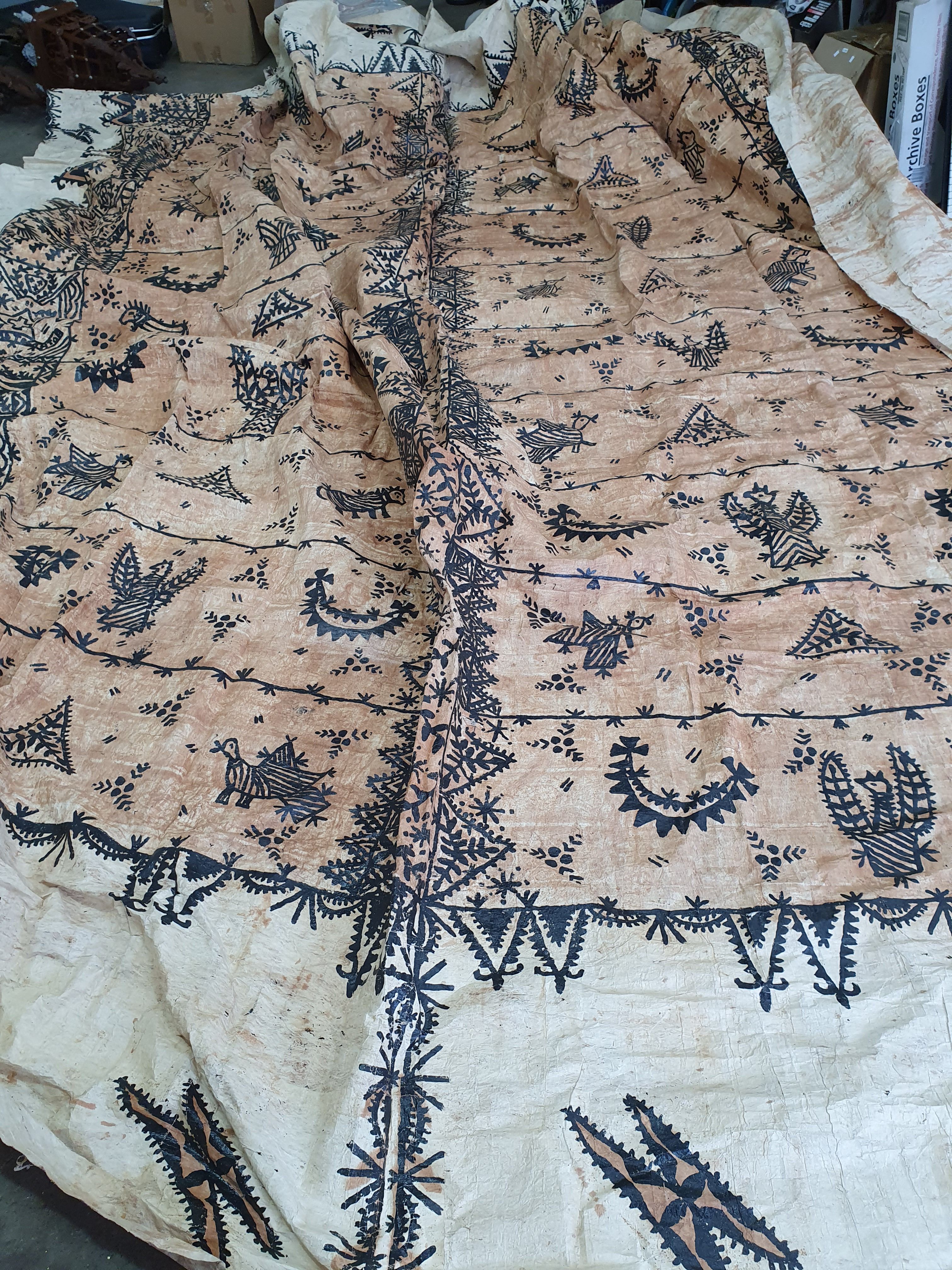 1155 · A HAND PAINTED FLOOR TAPA