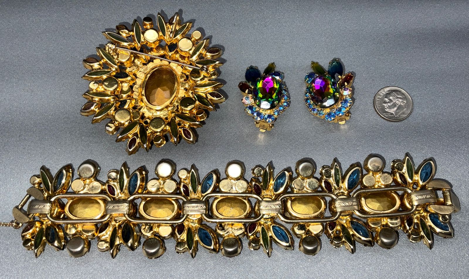 WOMENS COSTUME JEWELRY SET Teel Auctions