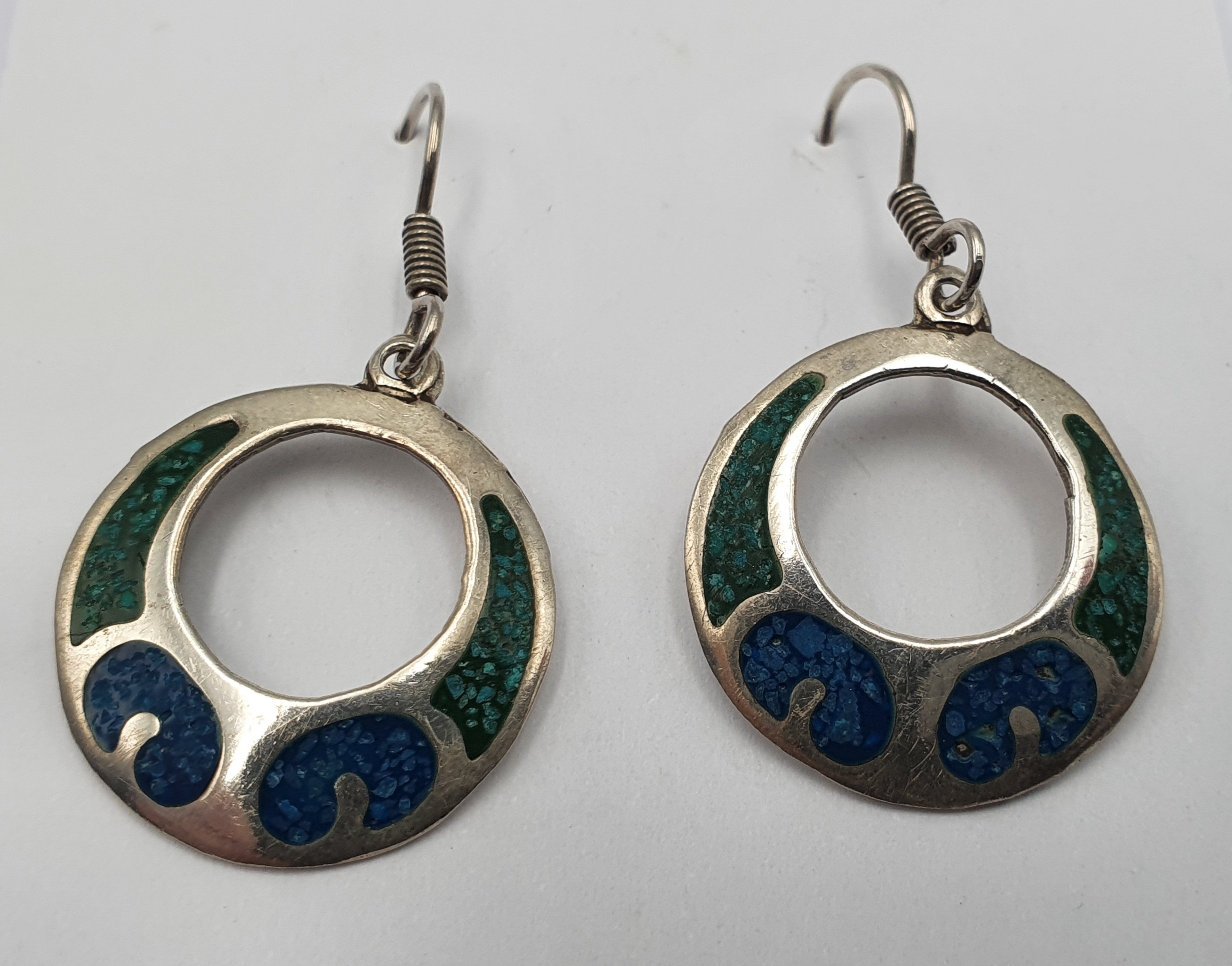 302 · A PAIR OF VINTAGE MEXICAN SILVER EARRINGS
