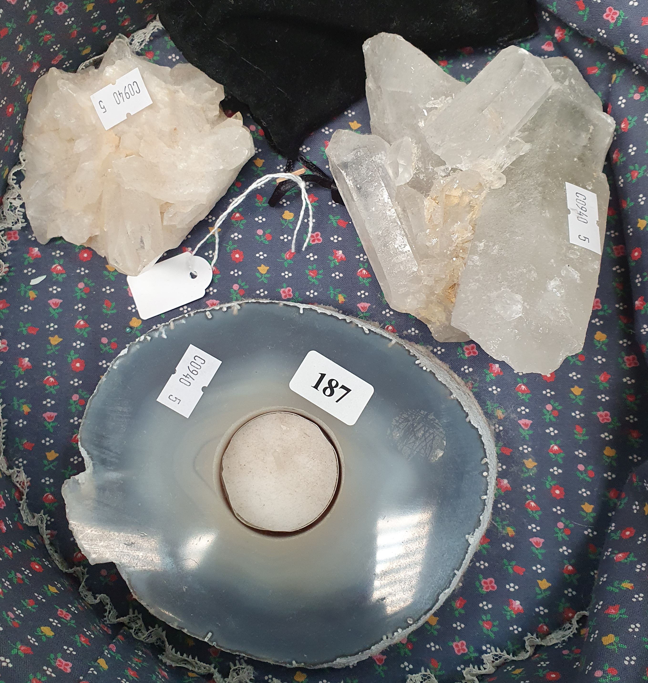 187 · AN AGATE SLICE TEA LIGHT HOLDER AND TWO ROCK QUARTZ SPECIMENS