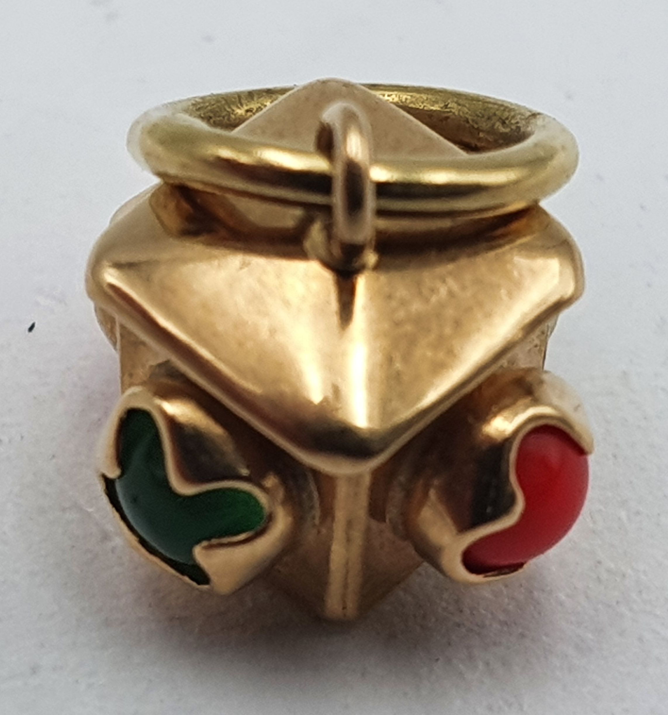 265 · AN 18ct GOLD 'CUBE' PENDANT SET WITH SEMI-PRECIOUS STONES