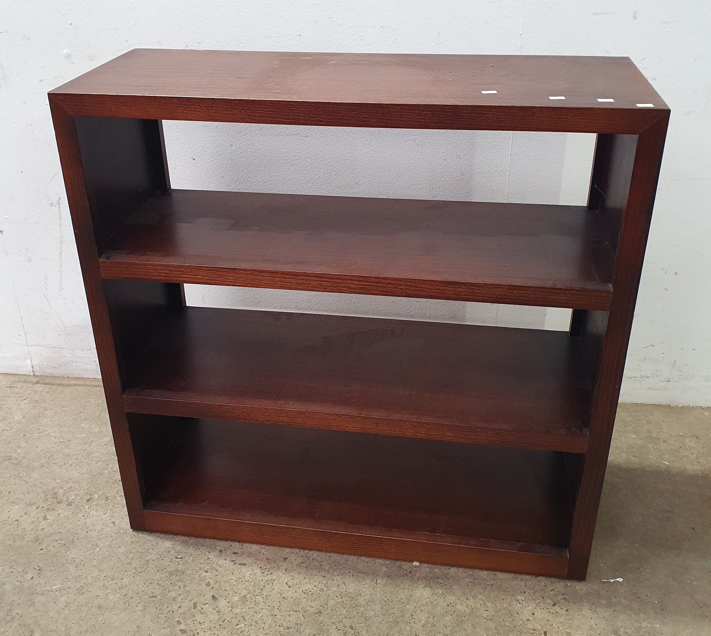 2280 · A WOOD EFFECT BOOKCASE