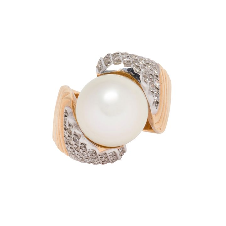 A South Sea cultured pearl, diamond and 14k gold ring