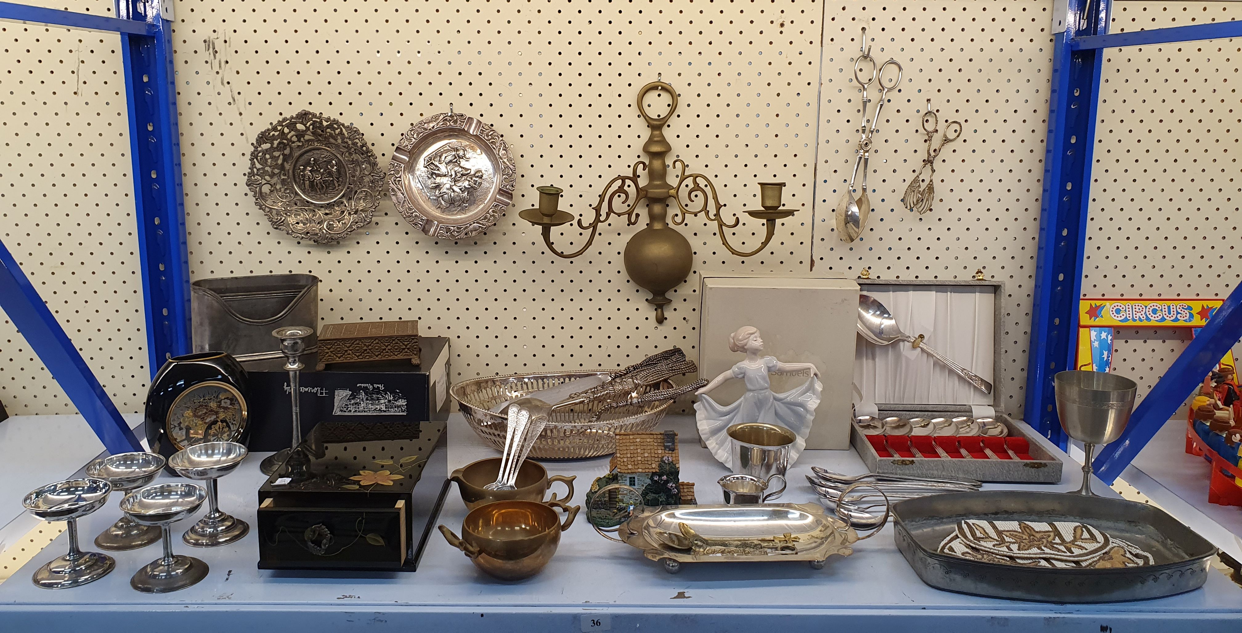 36 · A GROUP OF VARIOUS ITEMS
