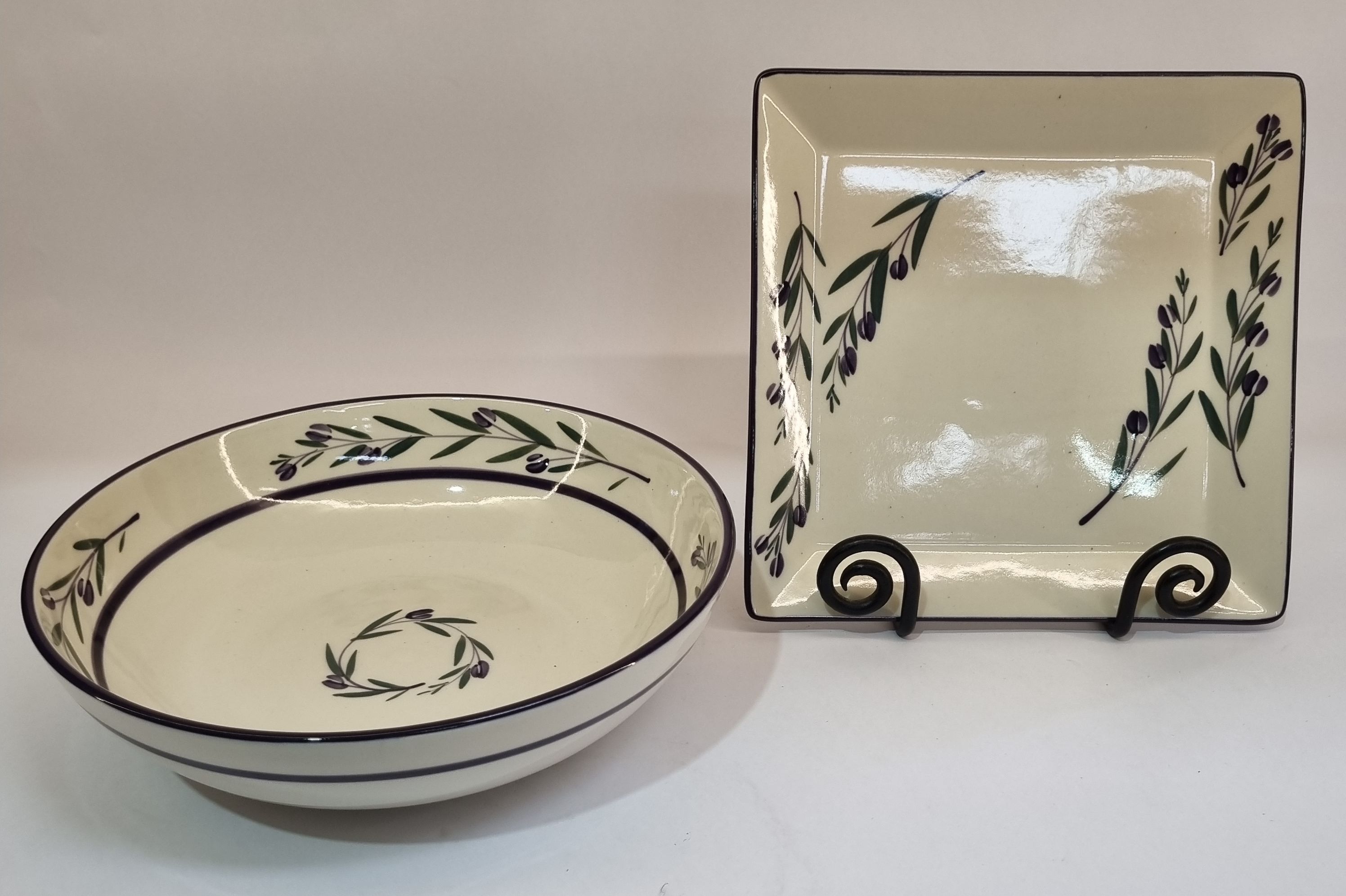 609 · A BENDIGO POTTERY PLATTER AND BOWL