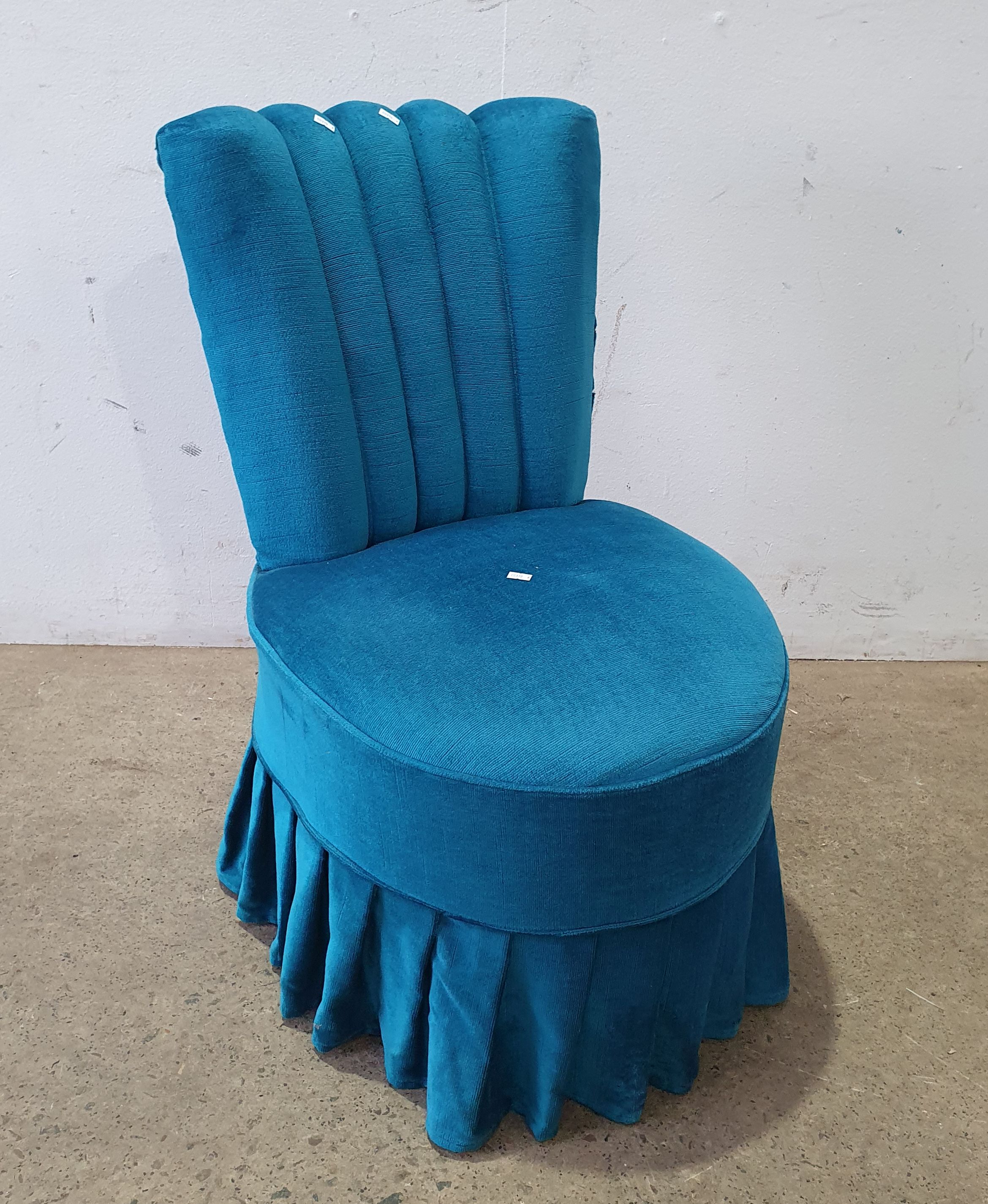 2069 · A SINGLE BEDROOM CHAIR