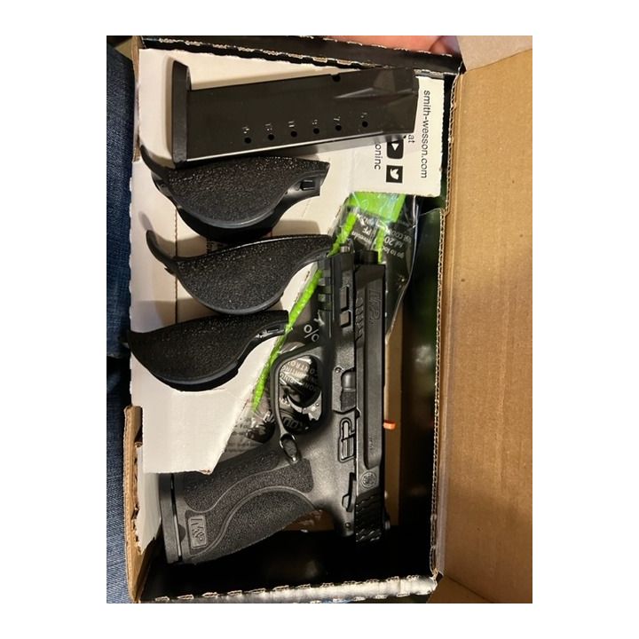 Smith & Wesson M&P40 M2.0 Semi Auto Pistol 40S&W w/ 2-15rd Magazine 4.25'' Barrel, & Trigger/Thumb Safety
