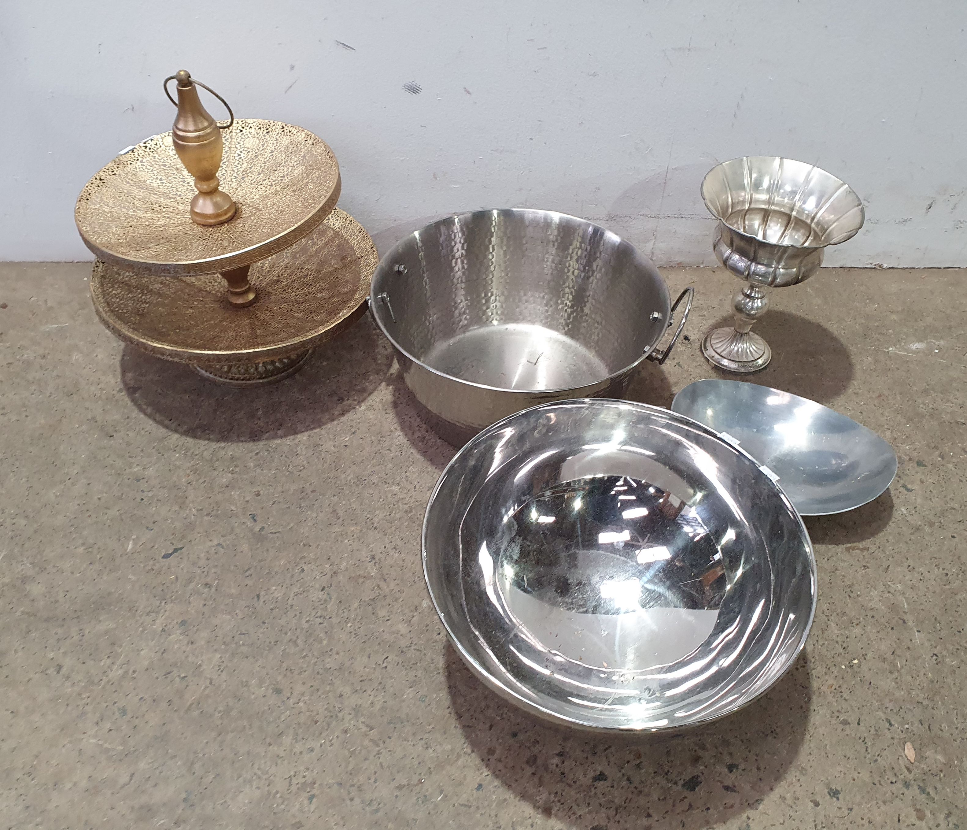 A GROUP OF METALWARE