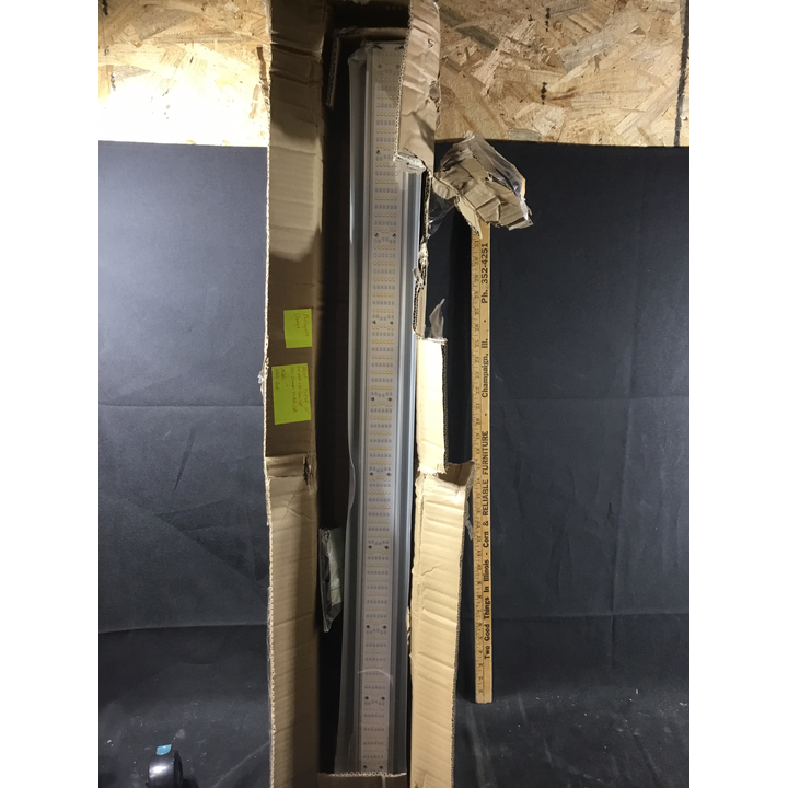 150 Watt  LED Grow Light - Damage to both ends, but middle still works