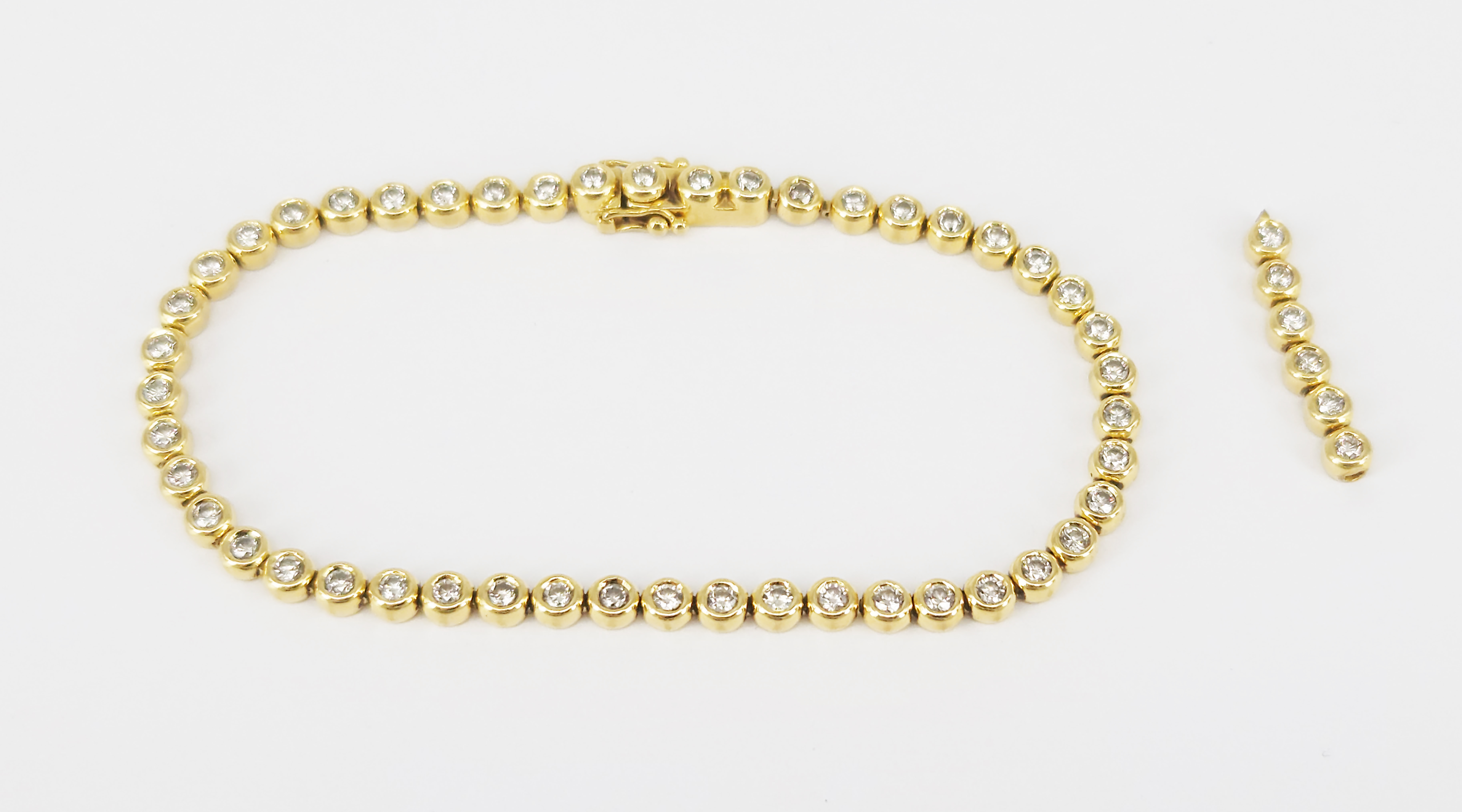 A Diamond And 18ct Yellow Gold Tennis Bracelet