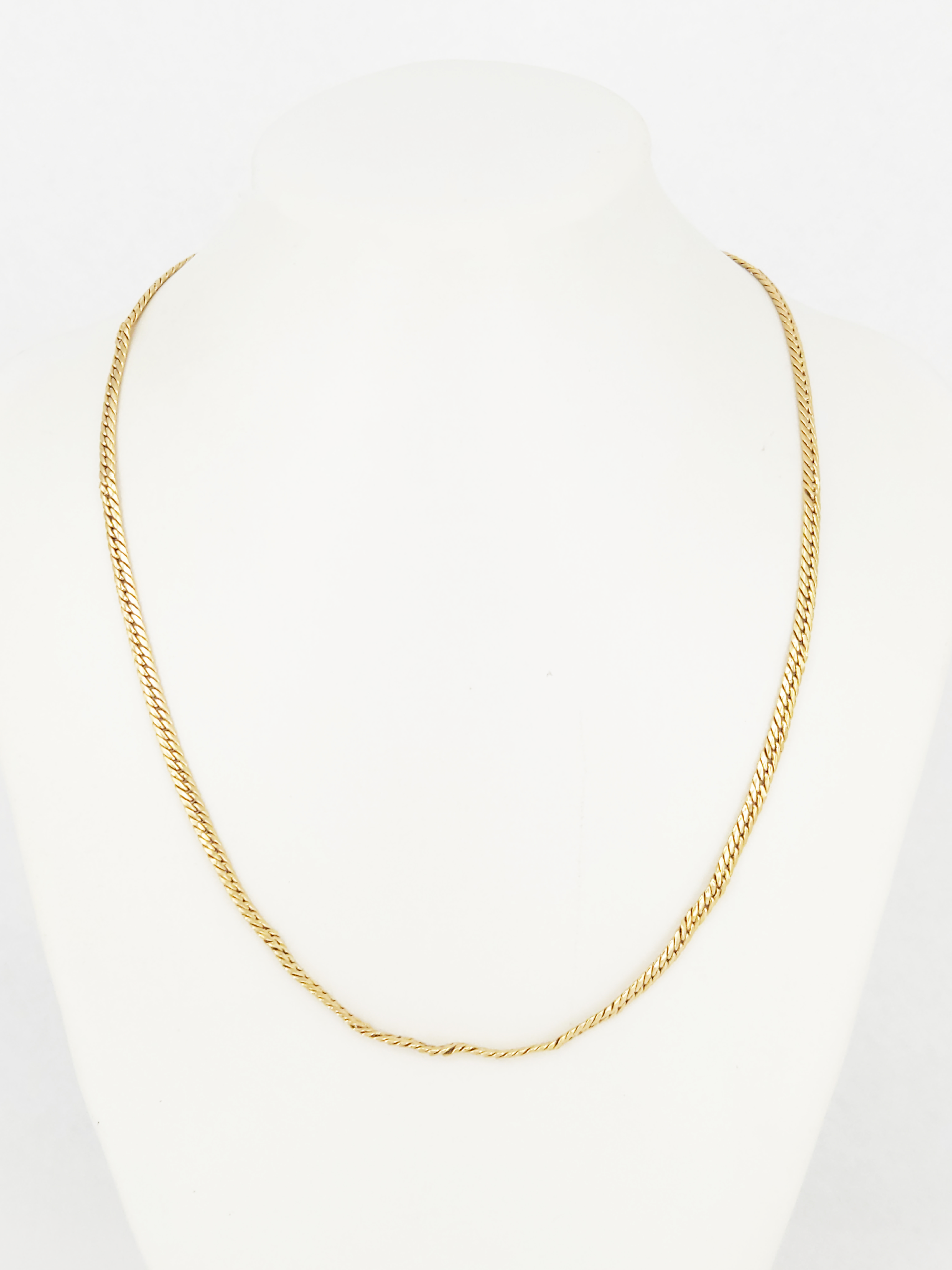 229 · AN 18ct YELLOW GOLD CURB-LINK CHAIN