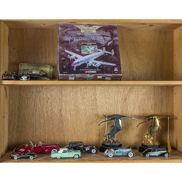 (lot of 9) Group of scale models and car mascots
