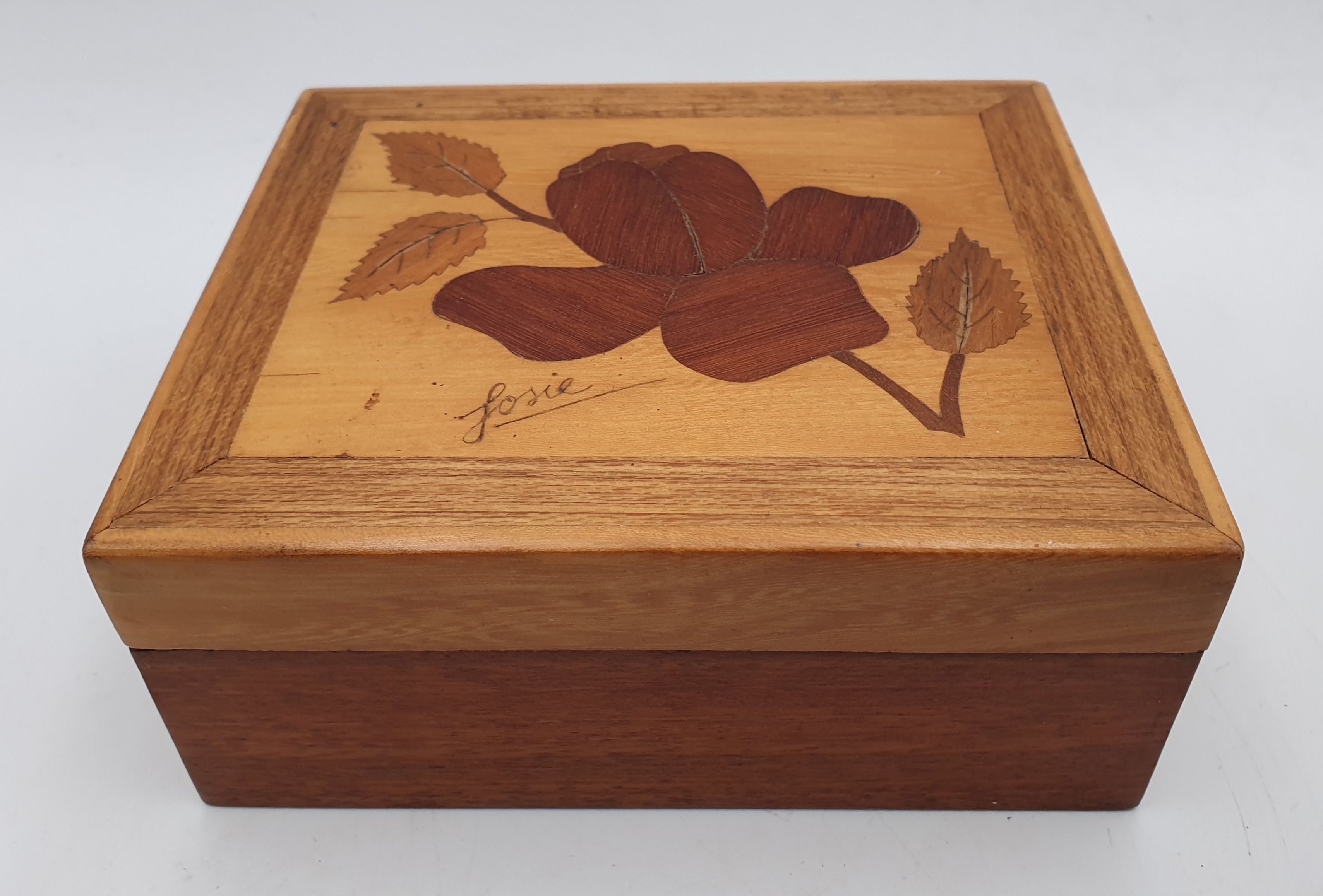 96 · A TASMANIAN SPECIMEN TIMBER JEWELLERY BOX