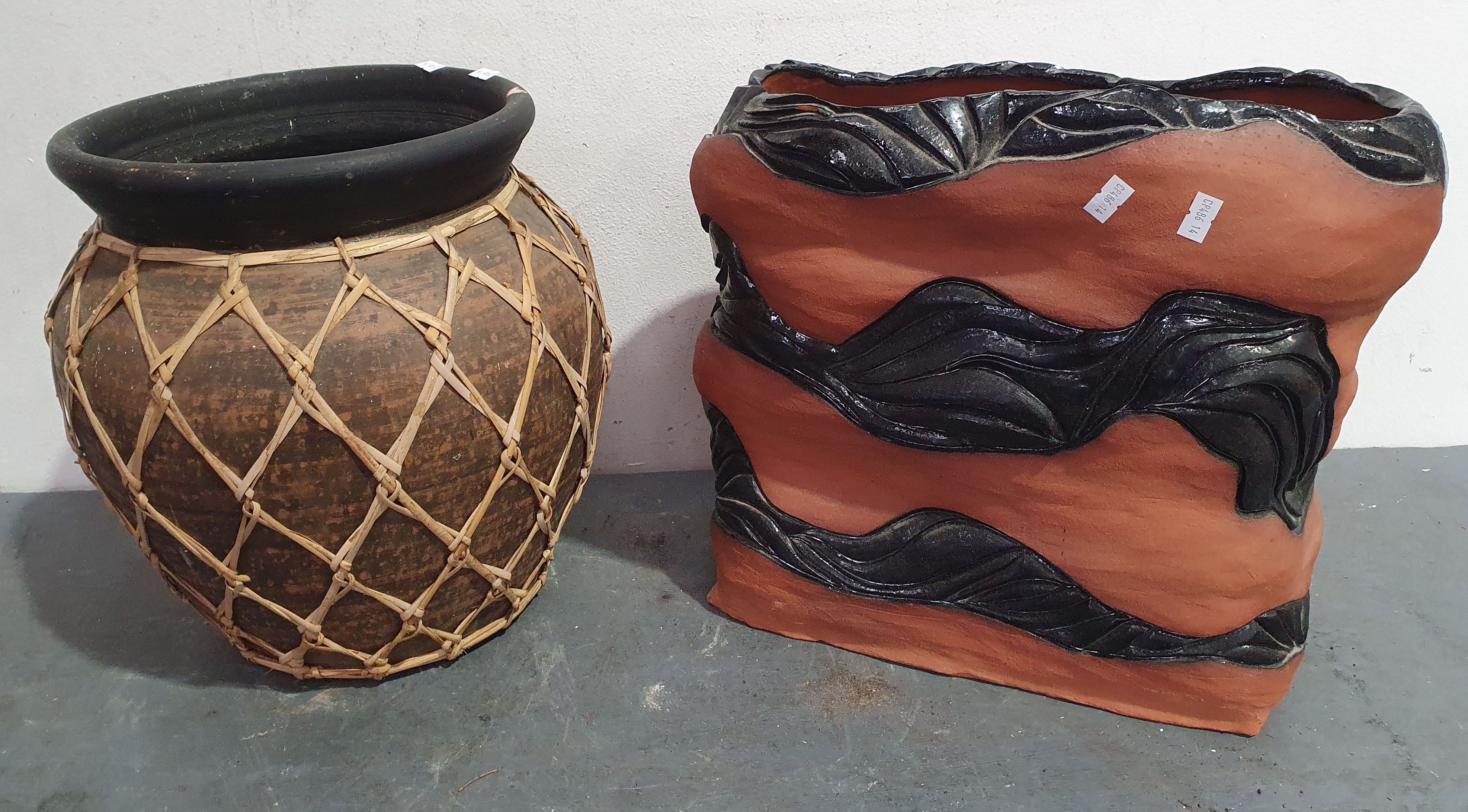 1157 · TWO DECORATIVE POTS