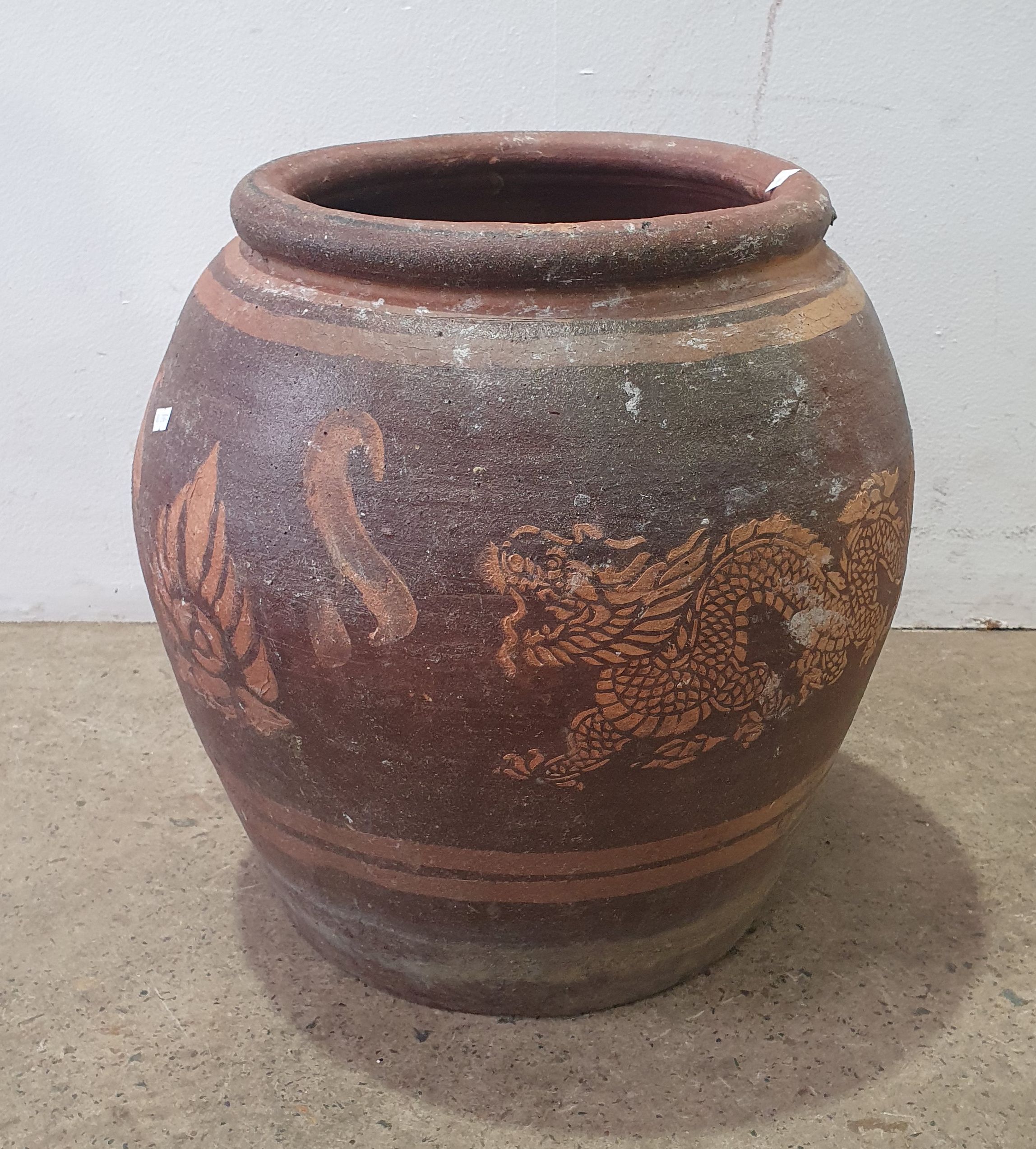 1039 · A TERRACOTTA POT