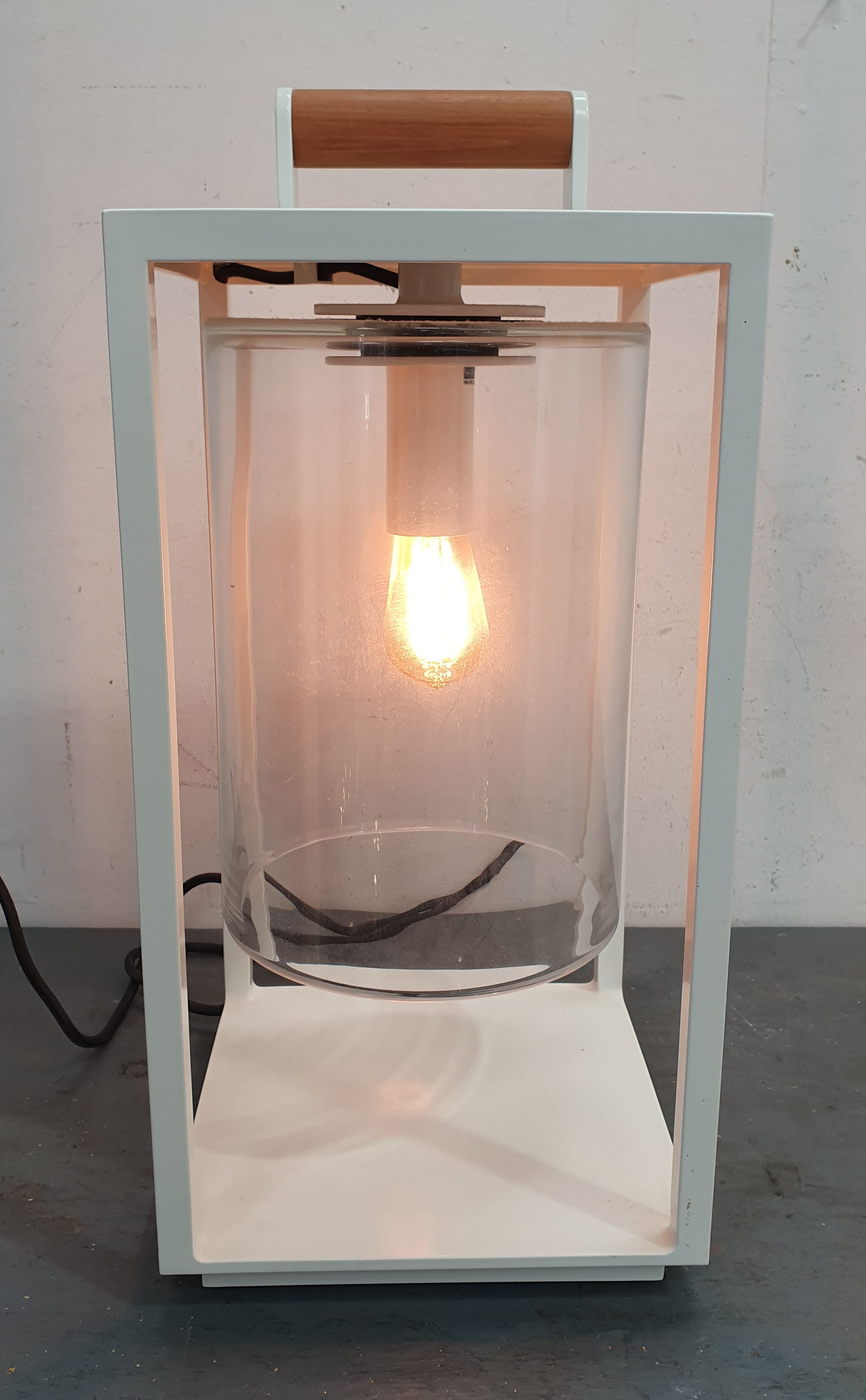 1237 · A CONTEMPORARY TABLE LAMP