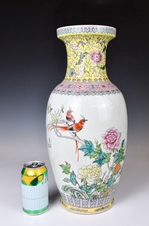 20世紀粉彩花鳥詩文大賞瓶乾隆年製款| Stunning Arts Gallery