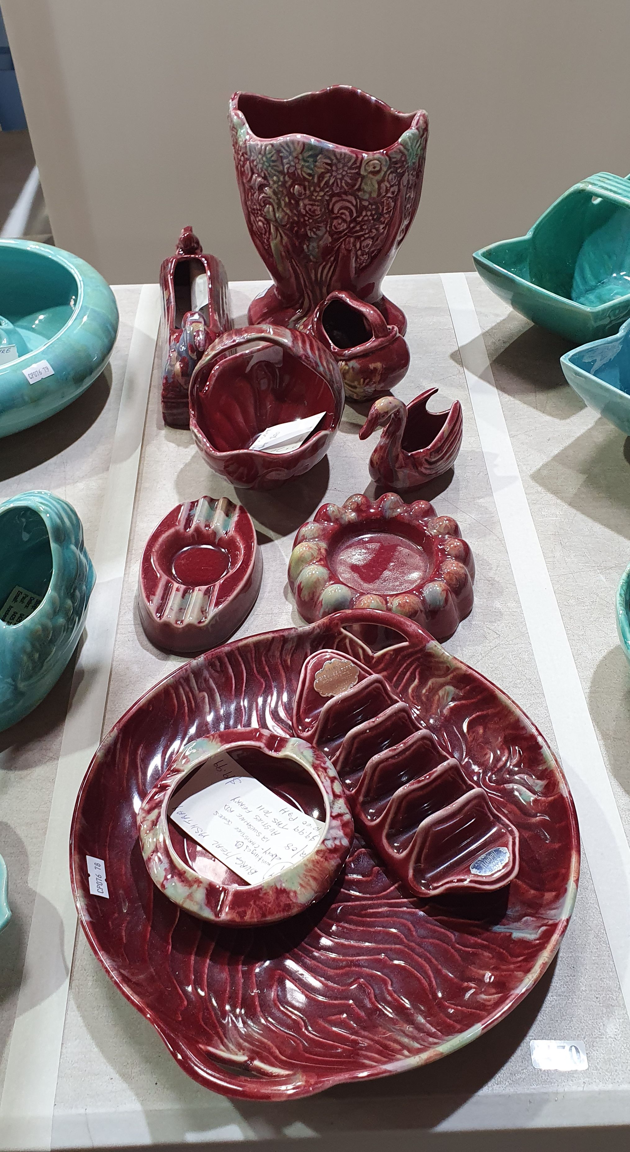 450 · A GROUP OF MCP MINGAY PIECES IN THE BURGUNDY DRIP GLAZE COLOURWAY
