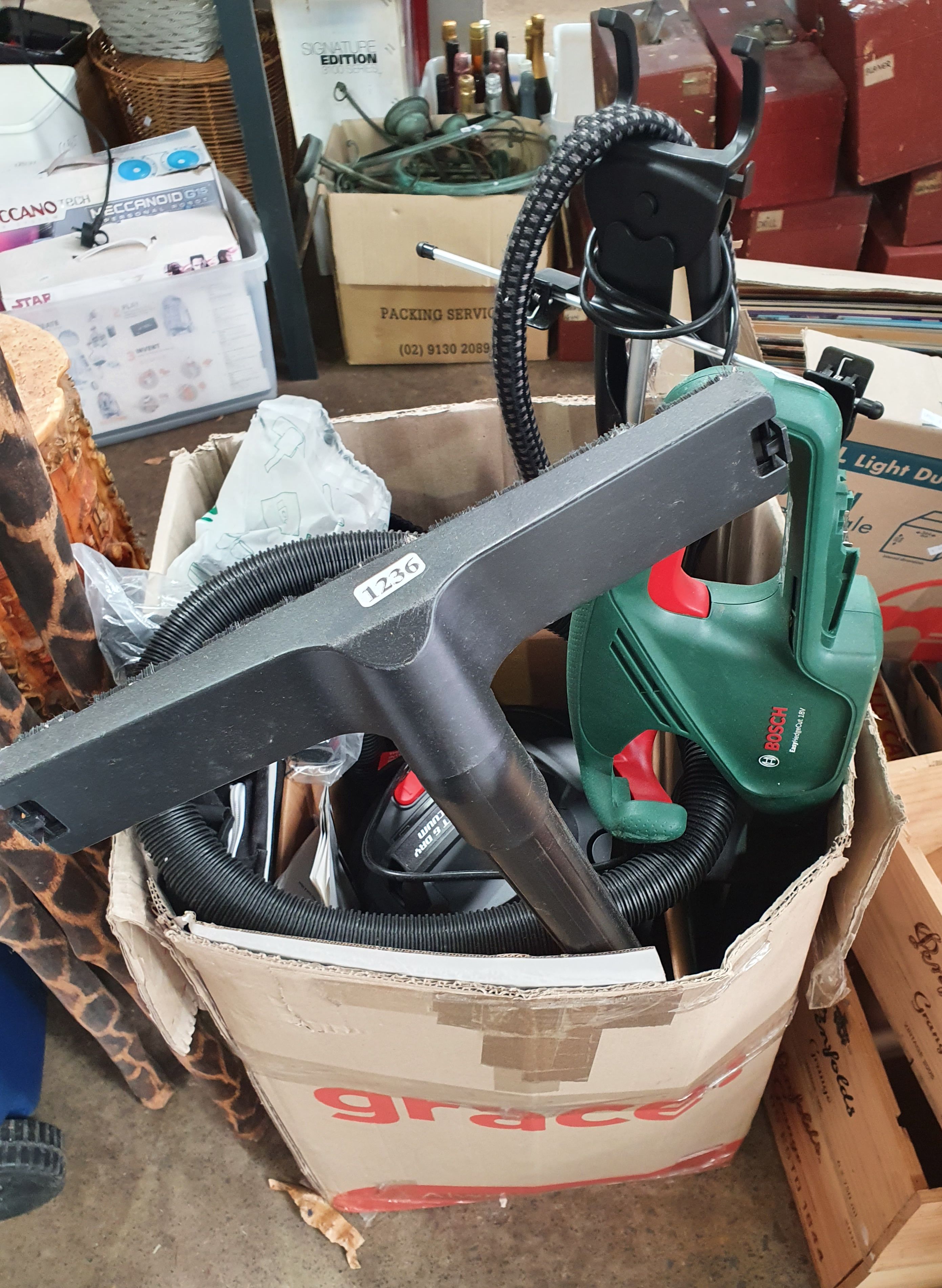 1152 · A GROUP OF VARIOUS ELECTRICAL GOODS