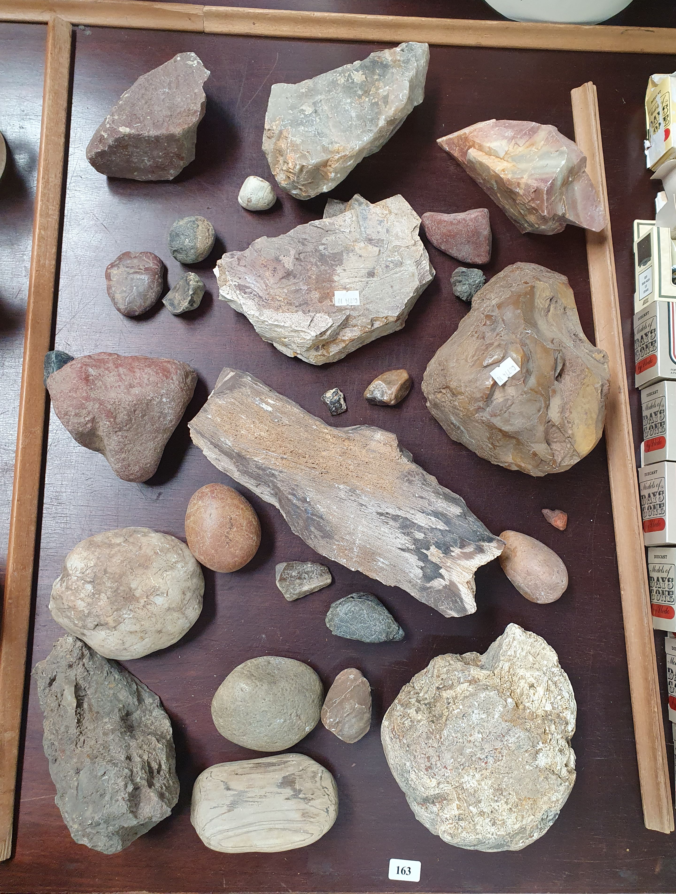 163 · A COLLECTION OF ROCK AND MINERAL SAMPLES