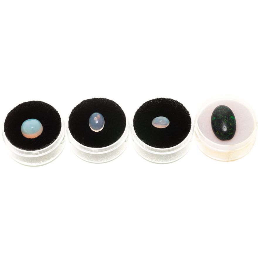 A Group of Loose Jelly & Bolder Opals: 10.32 Ctw.