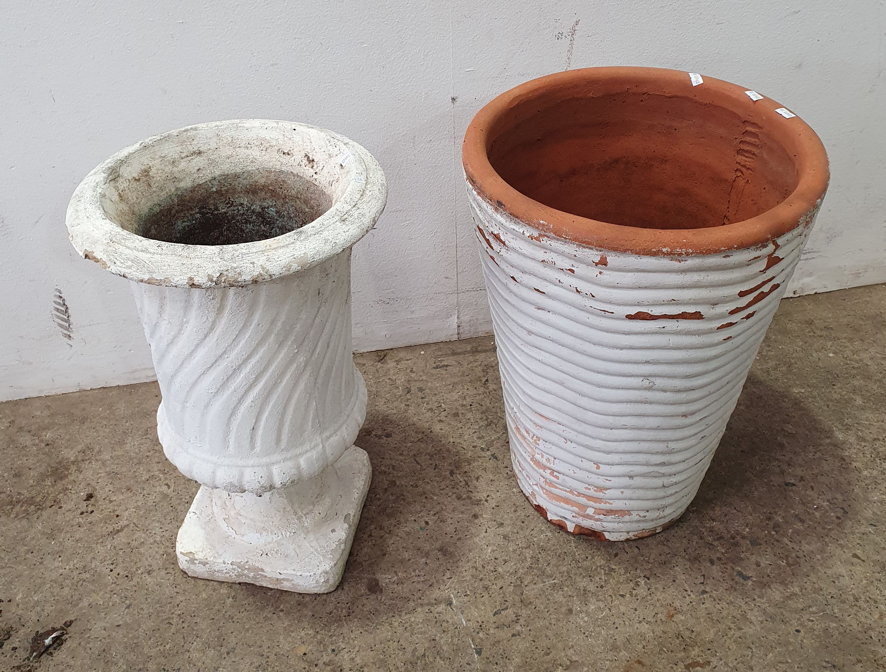 1118 · TWO VARIOUS FLOWER POTS