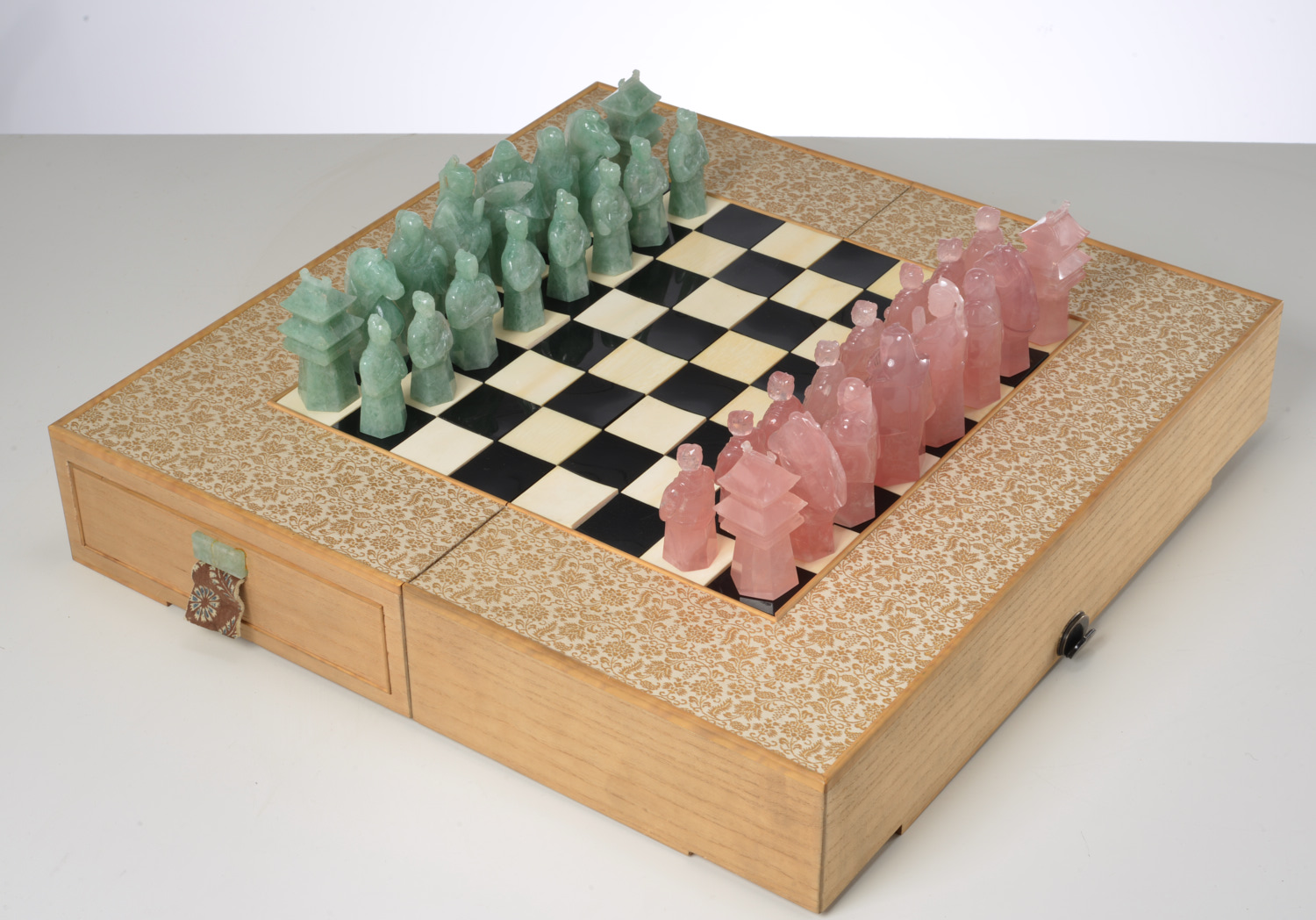 Japanese chess set with carved quartz pieces | Barnebys