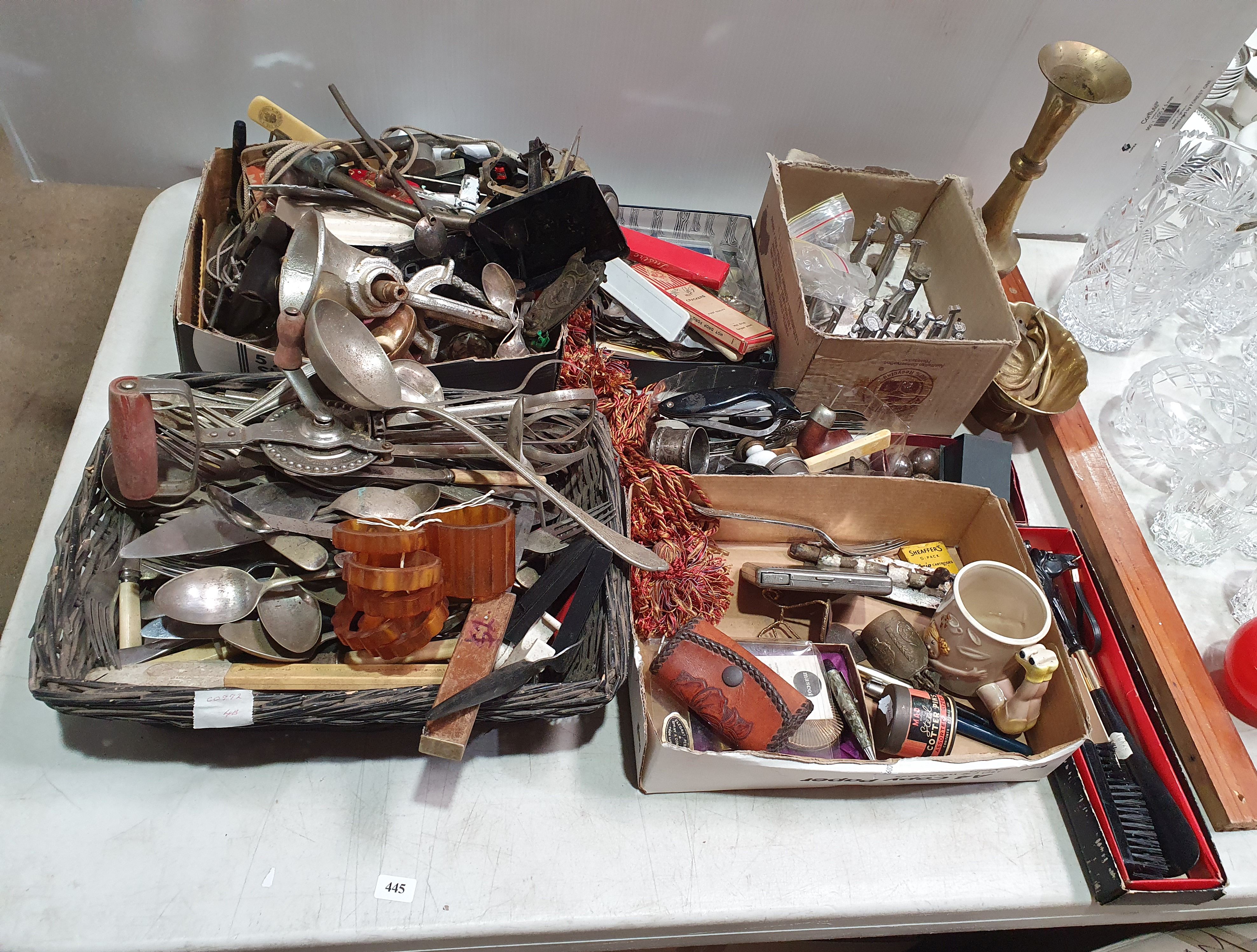 445 · A GROUP OF VARIOUS ITEMS