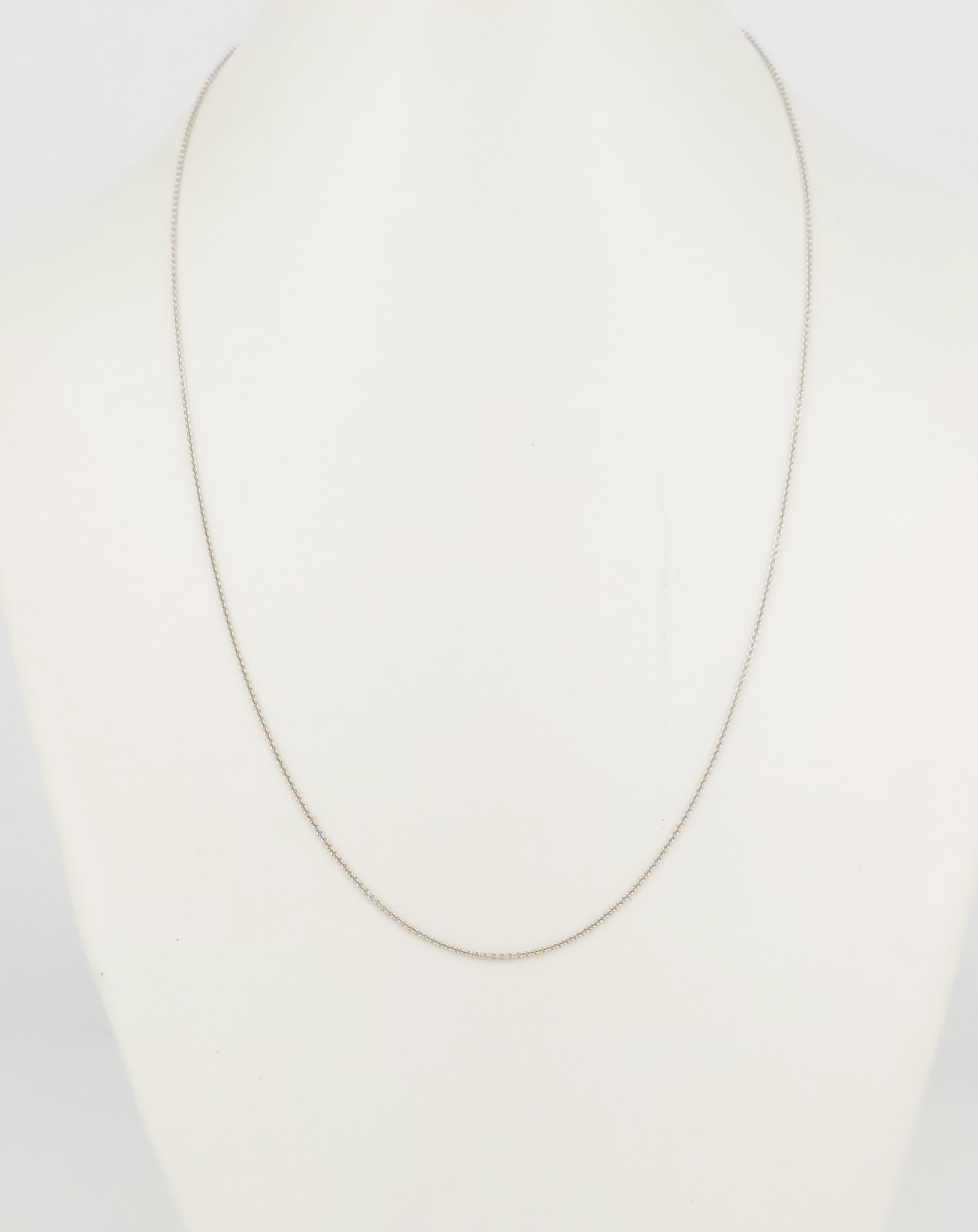 117 · A 14ct WHITE GOLD CHAIN