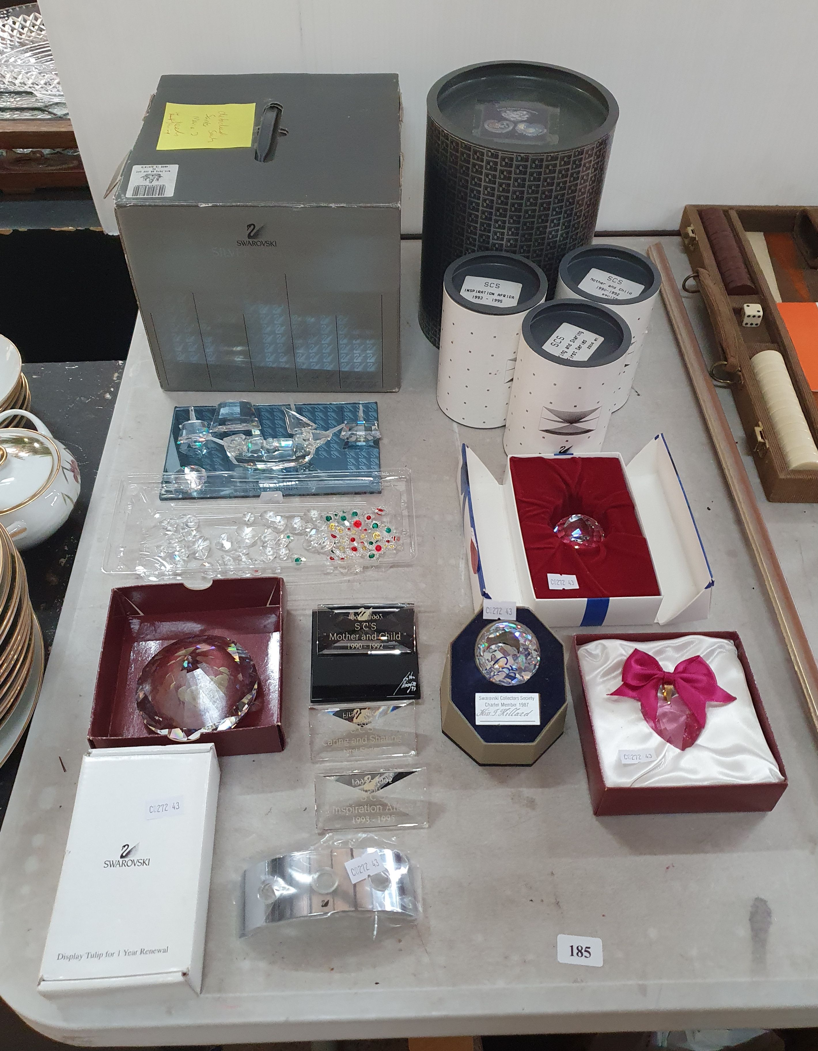 185 · A GROUP OF SWAROVSKI ITEMS