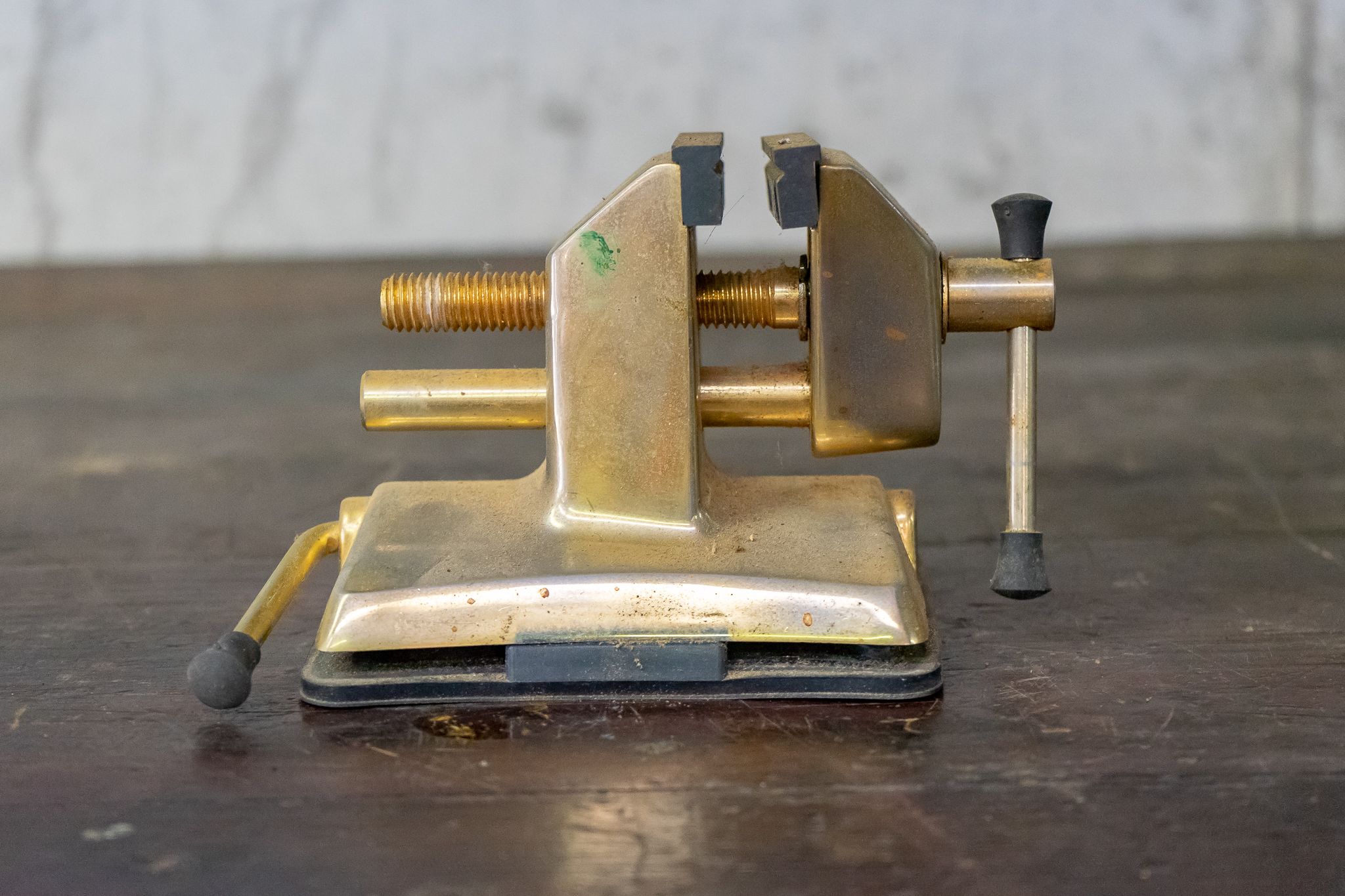 Small Suction Table Top Vise Harritt Group, Inc