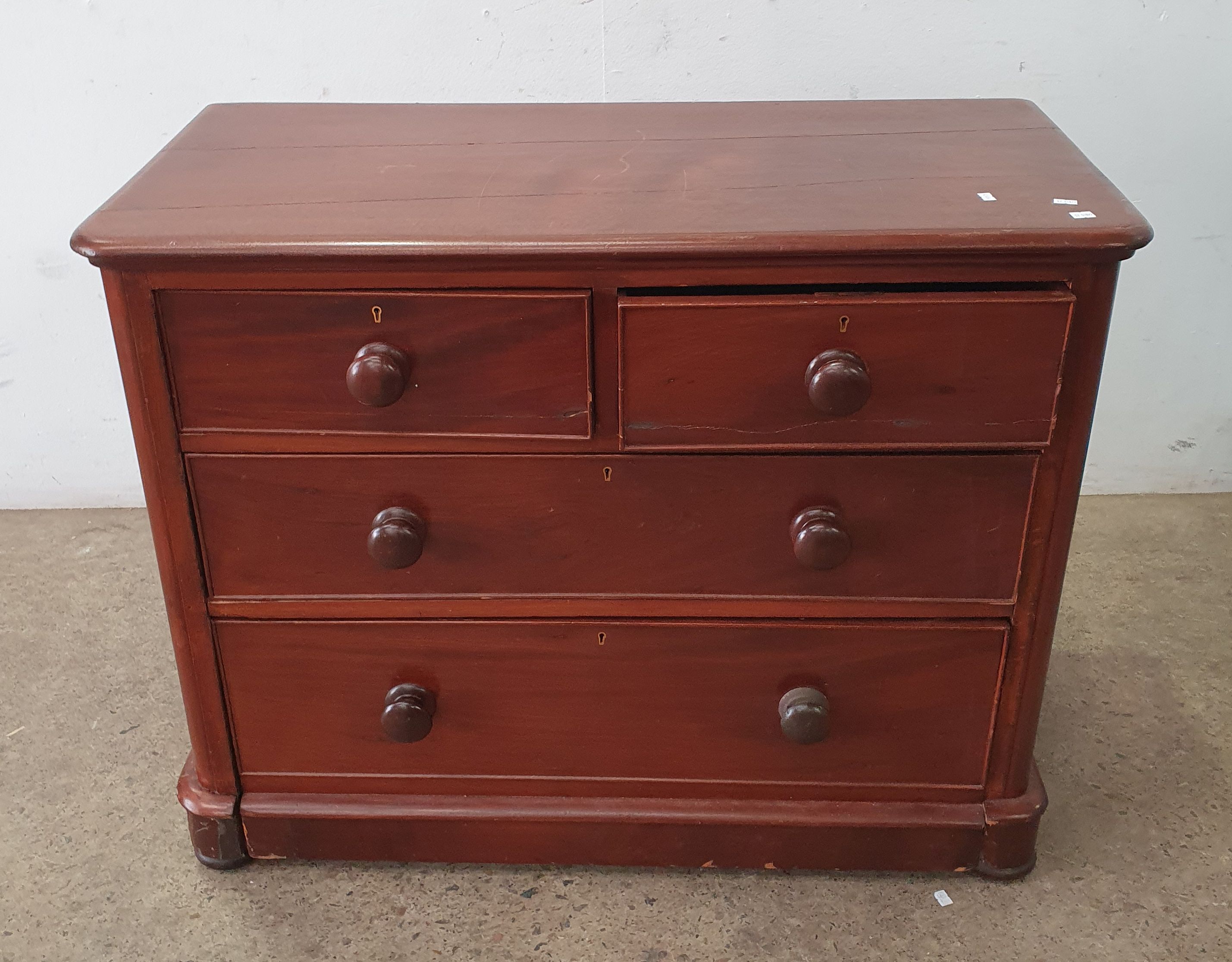 A Victorian Mahogany Chest Of 4 Drawers