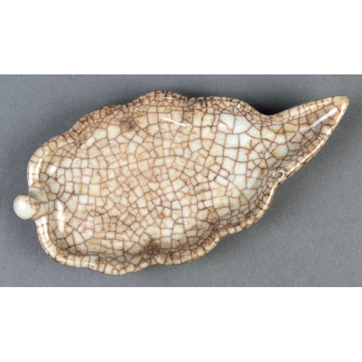 Chinese Guan-type Leaf Dish