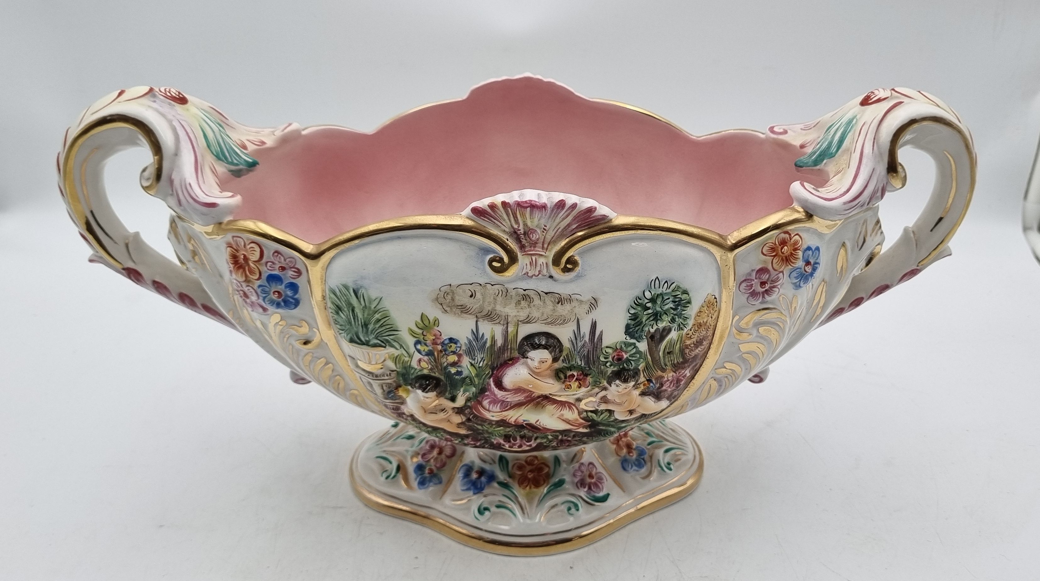165 · A CAPODIMONTE CERAMIC CENTERPIECE