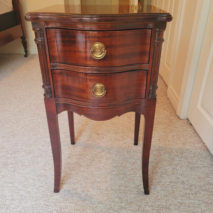VTG SIDE TABLE | Estate Sales Niagara