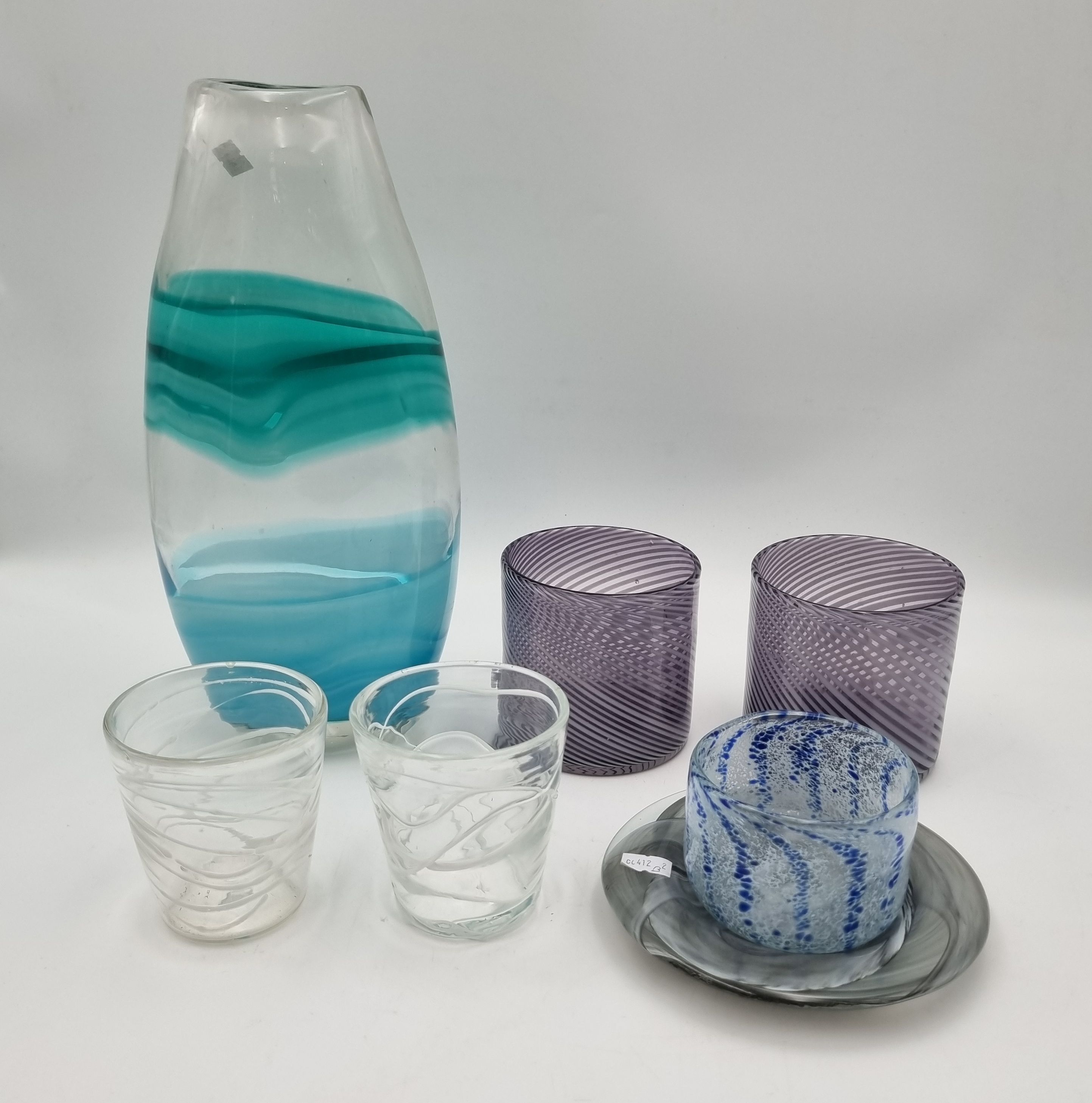 575 · A GROUP OF VARIOUS ART GLASS PIECES