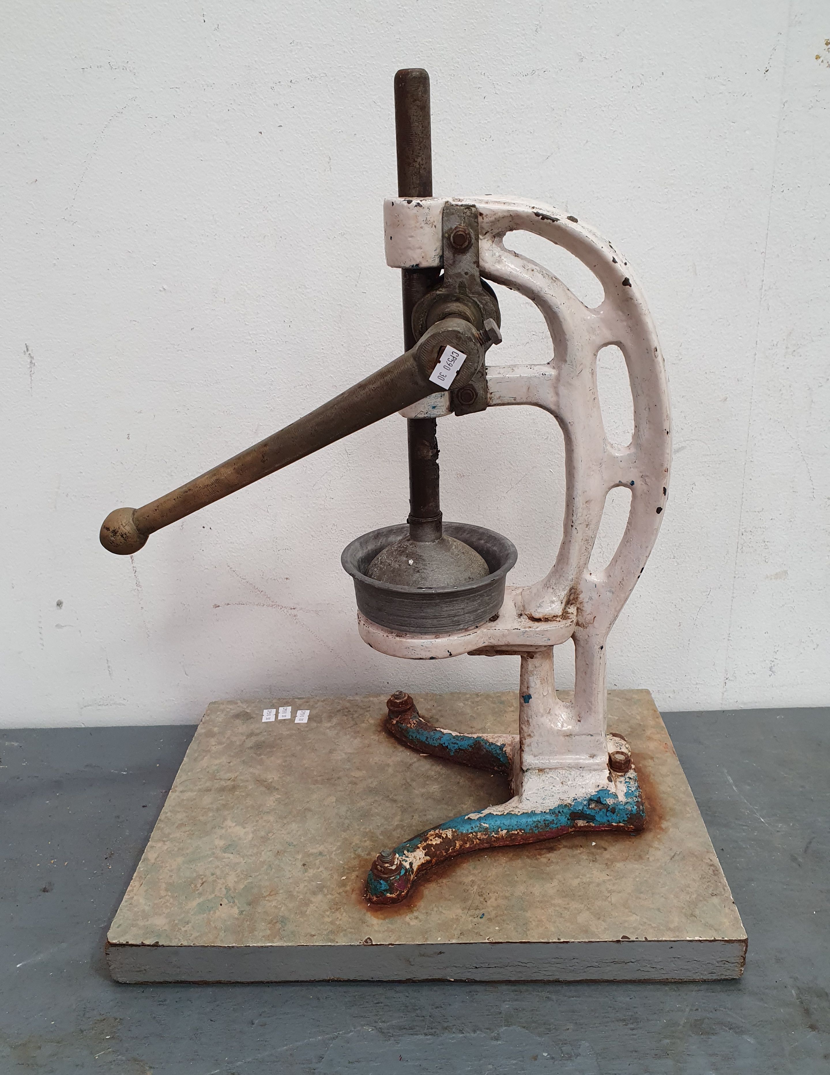 1290 · A VINTAGE JUICE EXTRACTOR/PRESS
