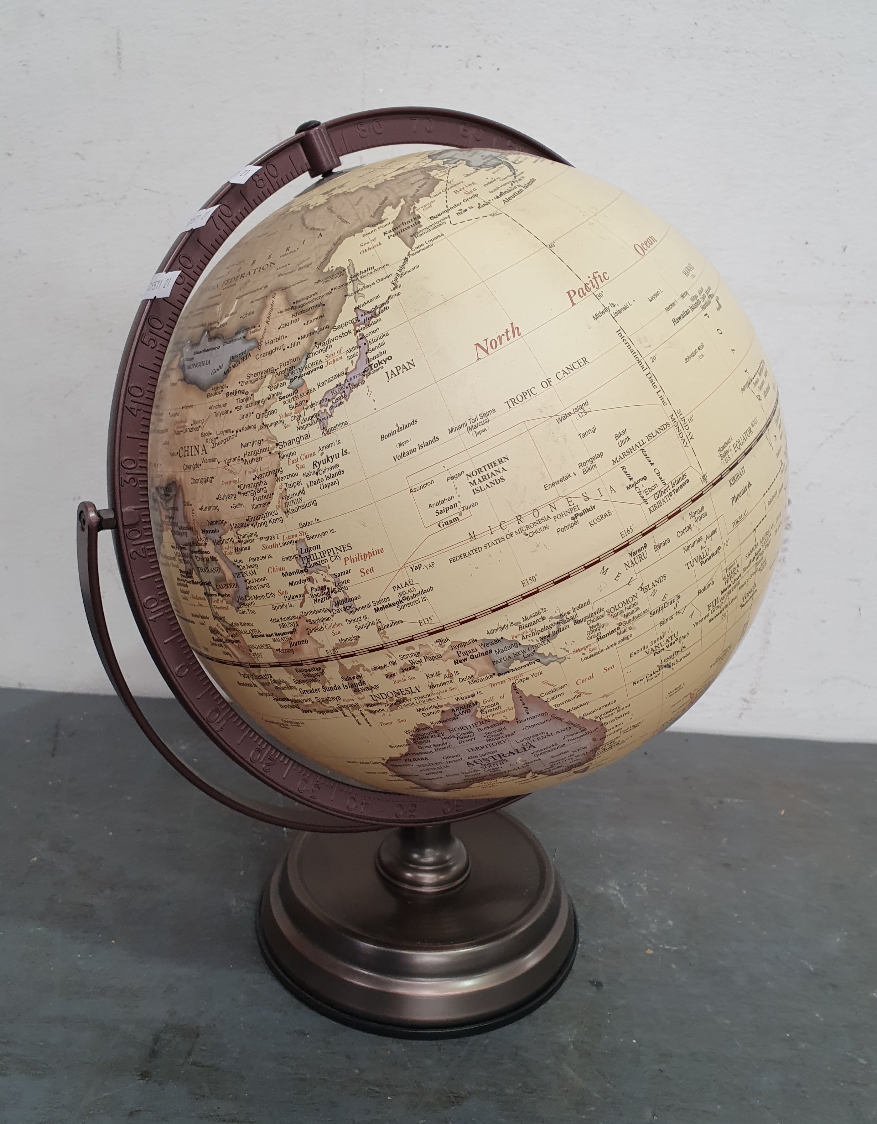 1348 · A DESK GLOBE
