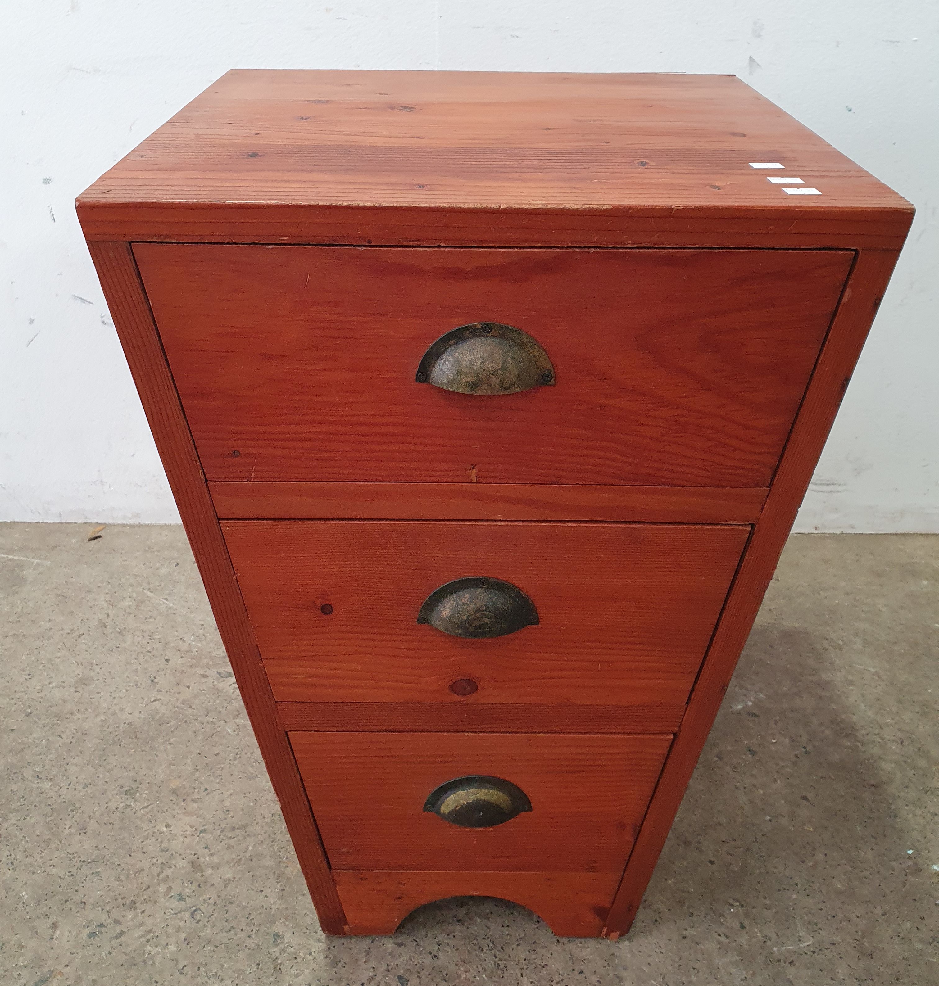 2173 · A PINE TRAPEZOID BEDSIDE TABLE