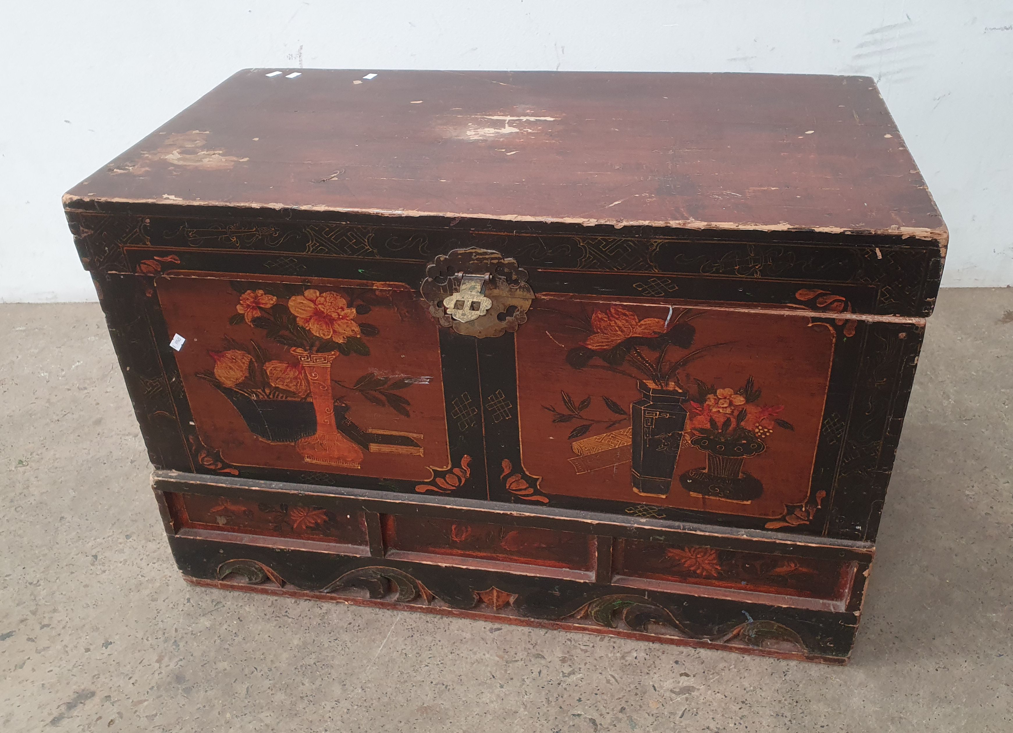 2103 · A TIMBER PAINTED CHEST