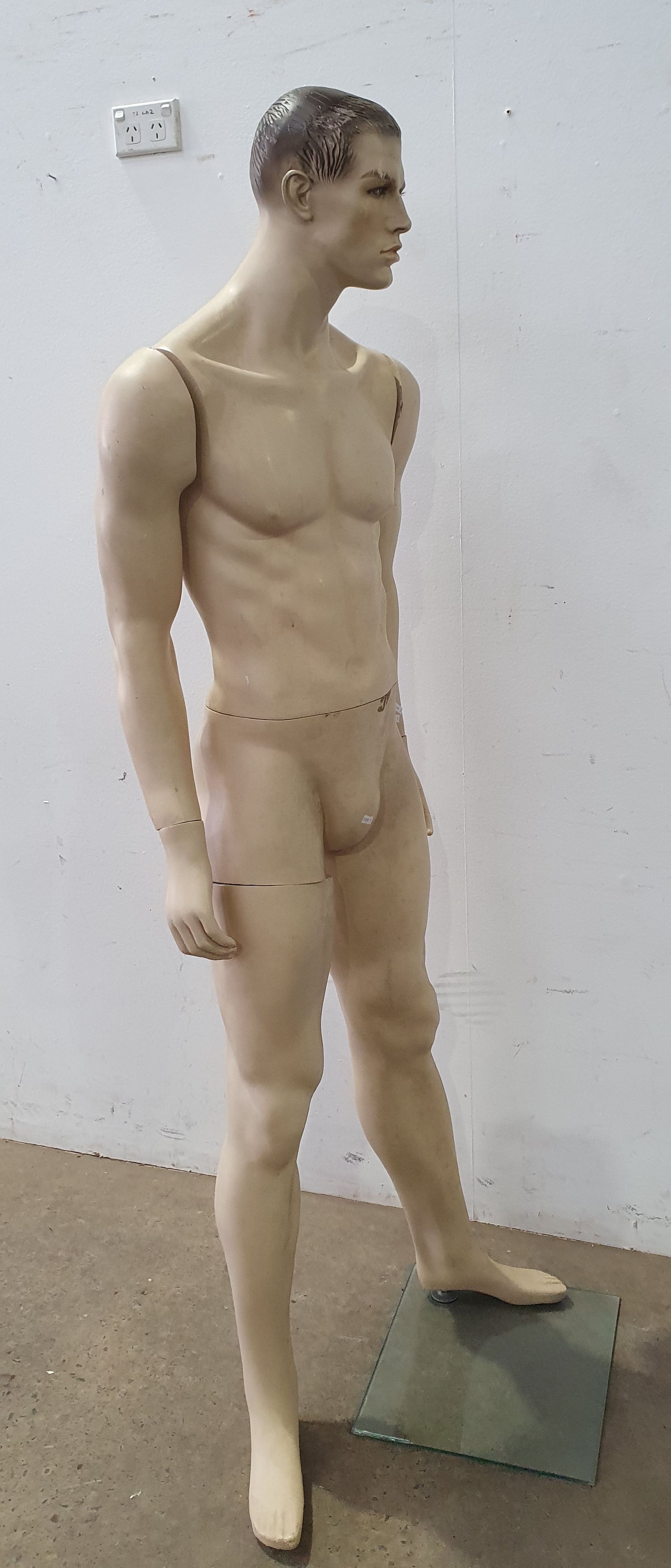 1237 · A SHOP MANNEQUIN