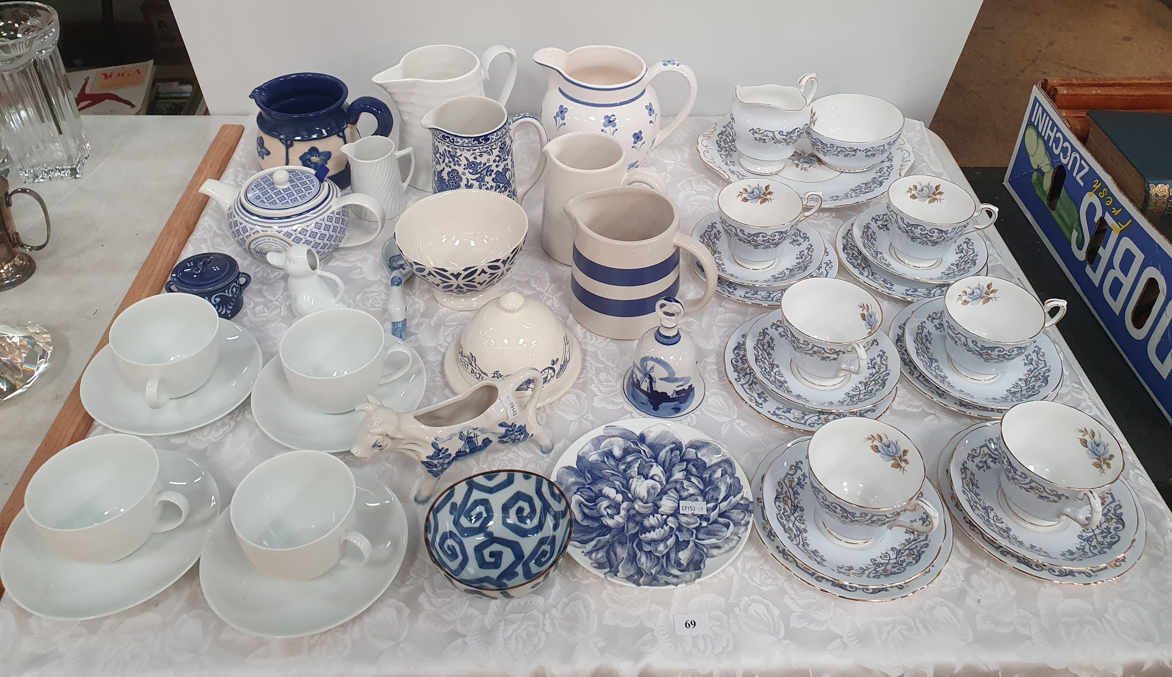 69 · A GROUP OF BLUE AND WHITE TEA WARE