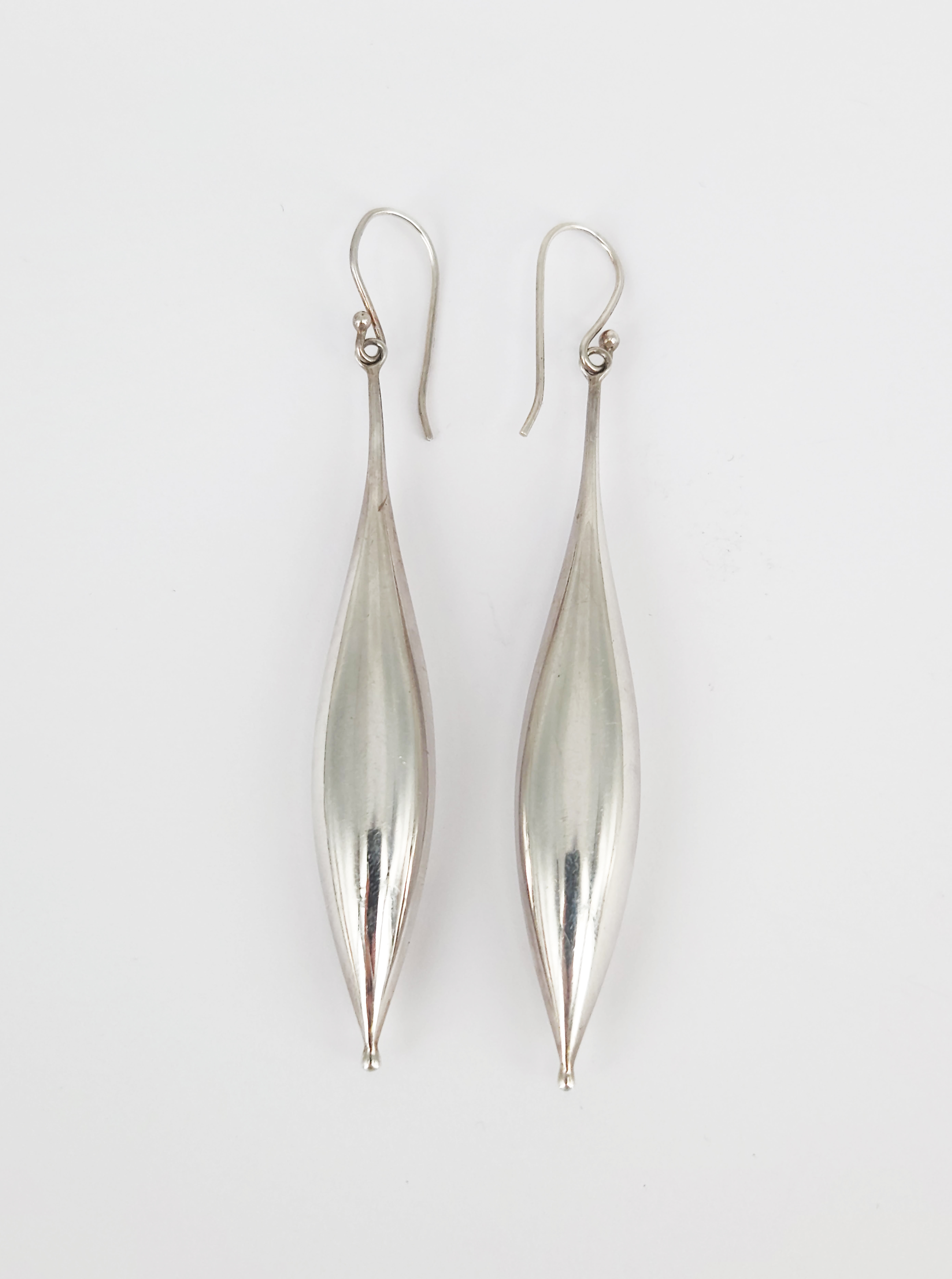 302 · A PAIR OF MODERNIST SILVER EARRINGS
