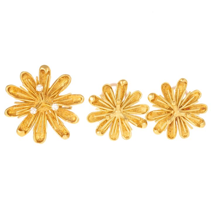 A Matching Flower Pin/Pendant & Ear Clips in 18K