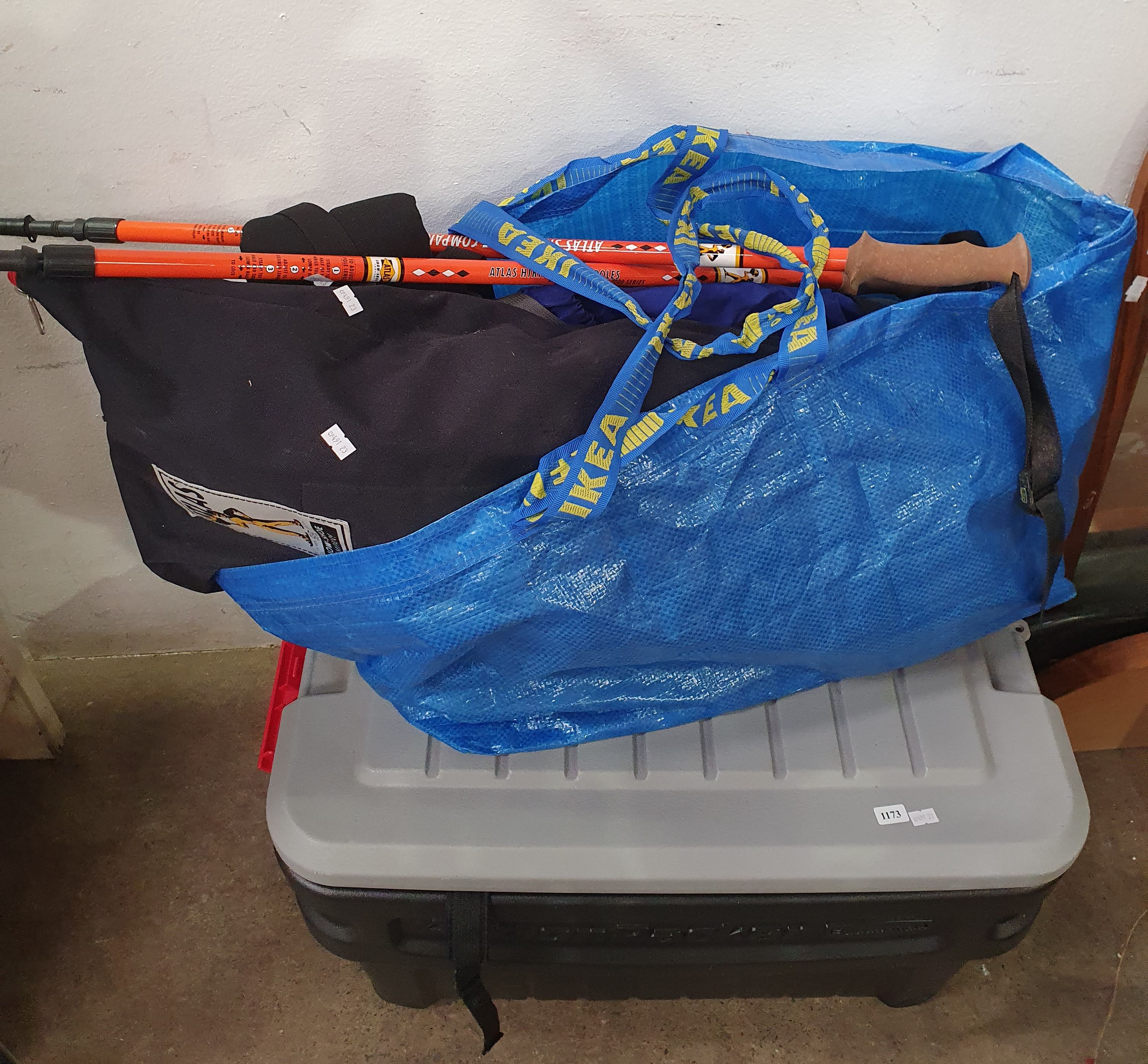 1173 · A GROUP OF SNOWBOARD EQUIPMENT