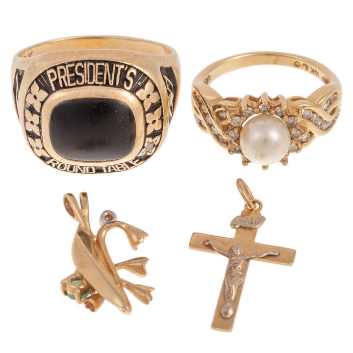 A Group of Gold Rings & Pendants